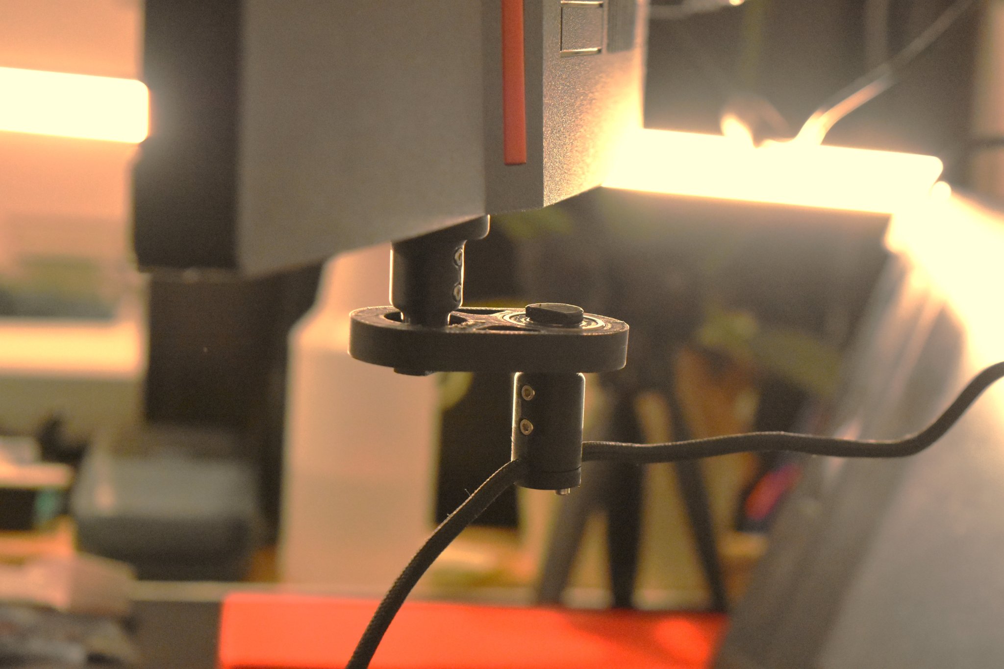 Under Monitor Mouse bungee