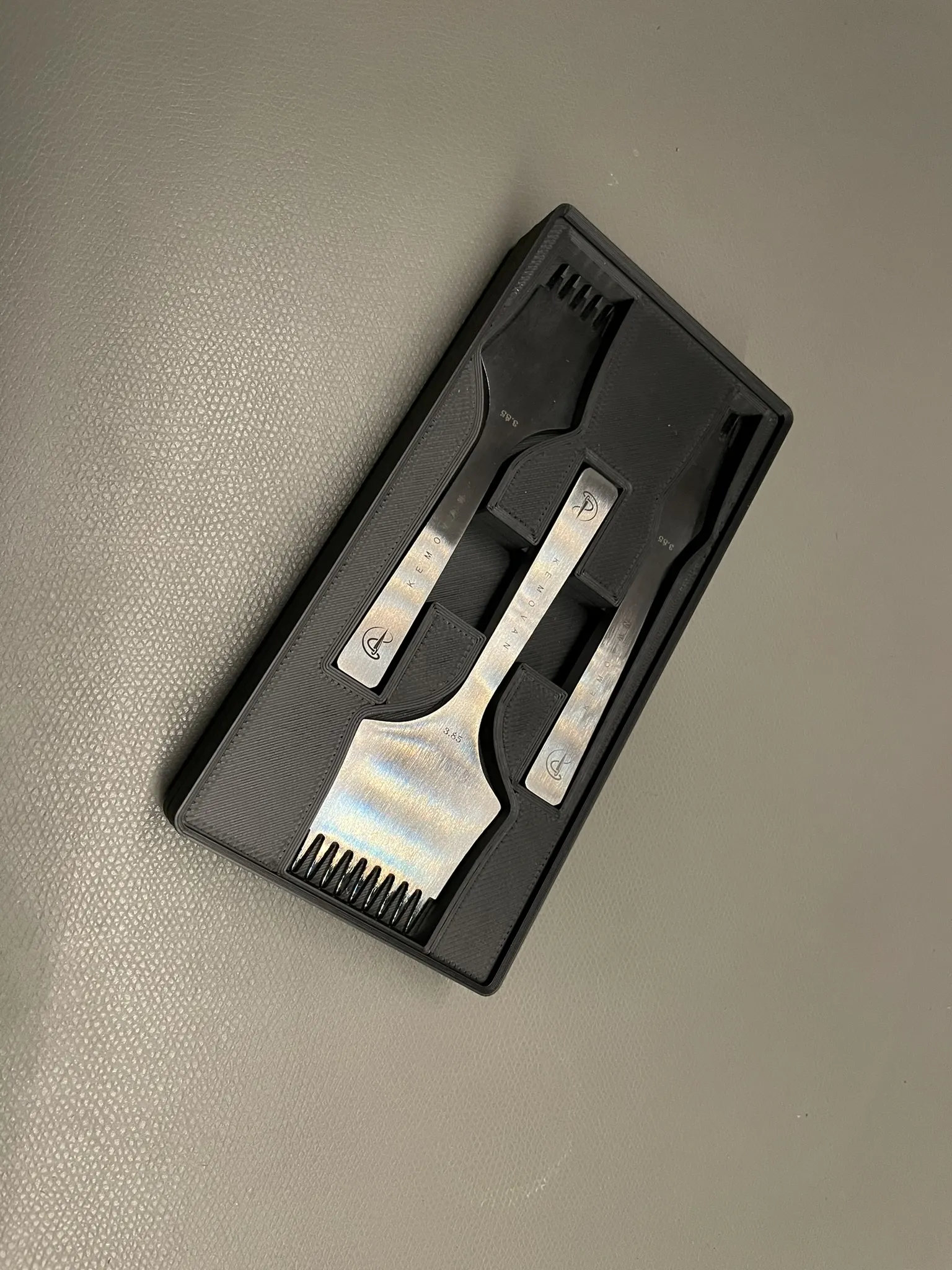 Tiêu đề Giá đỡ Gridfinity cho KemovanCraft French Irons 385mm Tóm