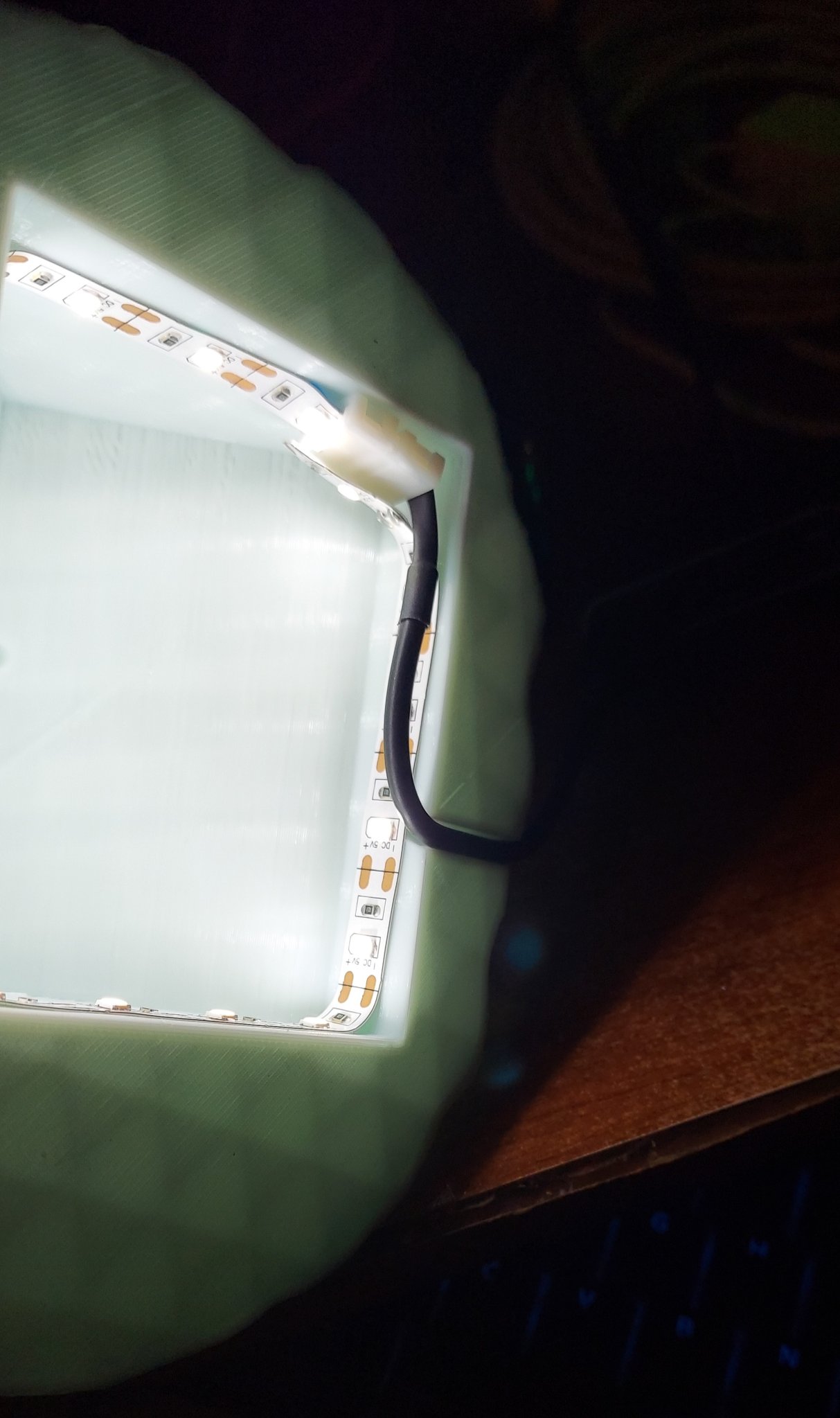 Làng Mùa Đông Có Lỗ Luồn Dây LED