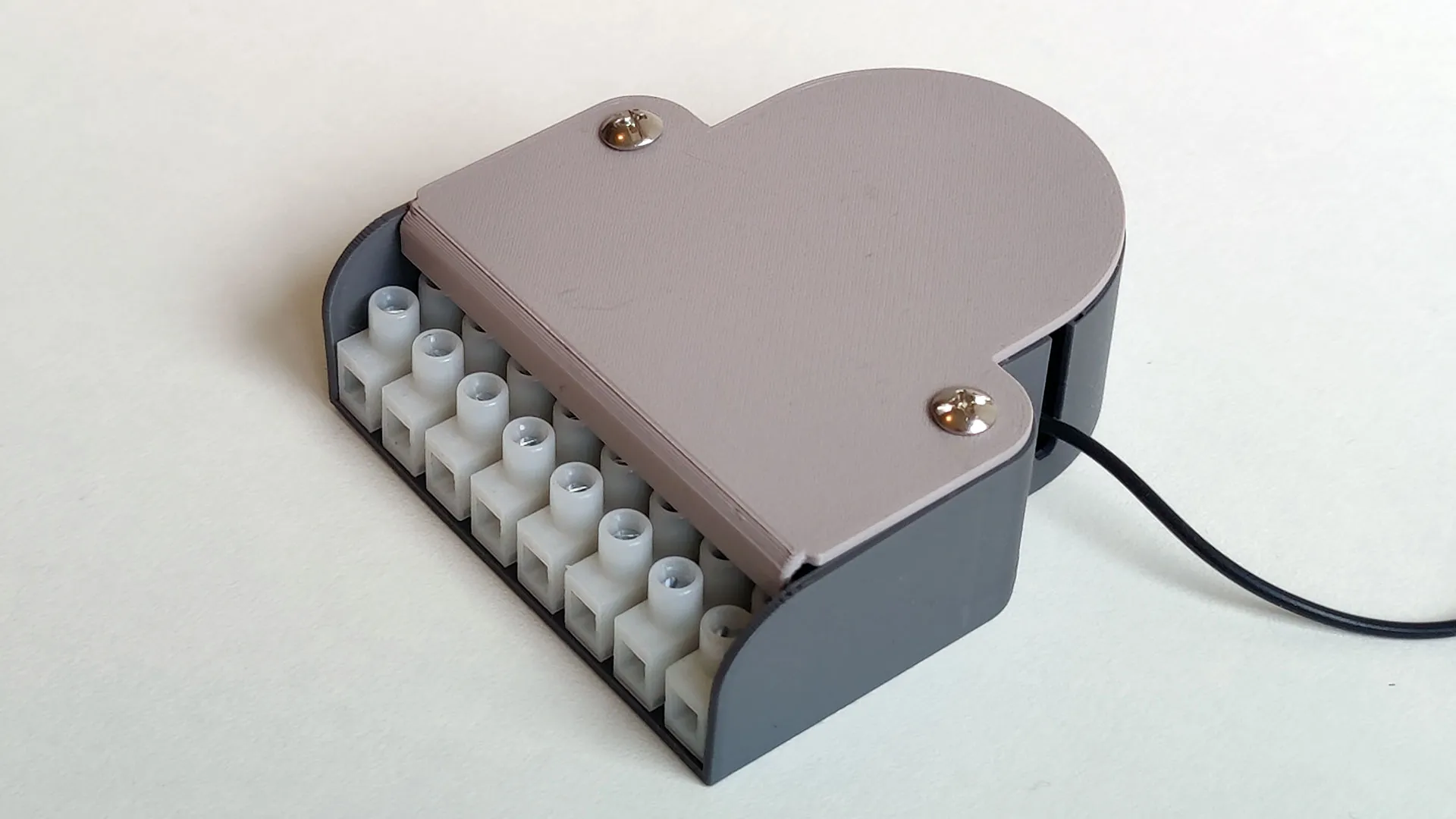 Tiêu đề Vỏ cho khối nối và bộ điều chỉnh độ sáng Fibaro