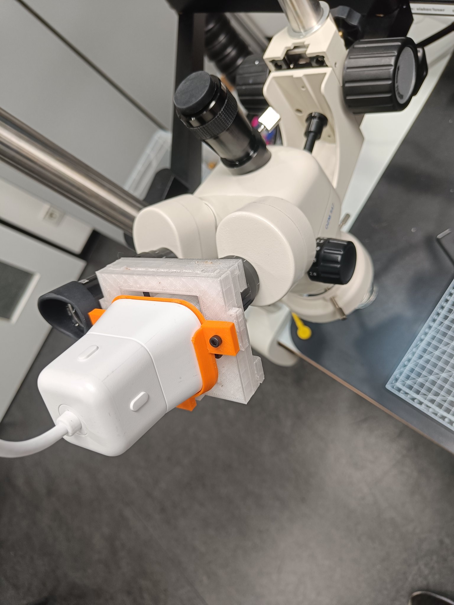 Tiêu đề Giá đỡ webcam kính hiển vi Tóm tắt Hướng webcam vào