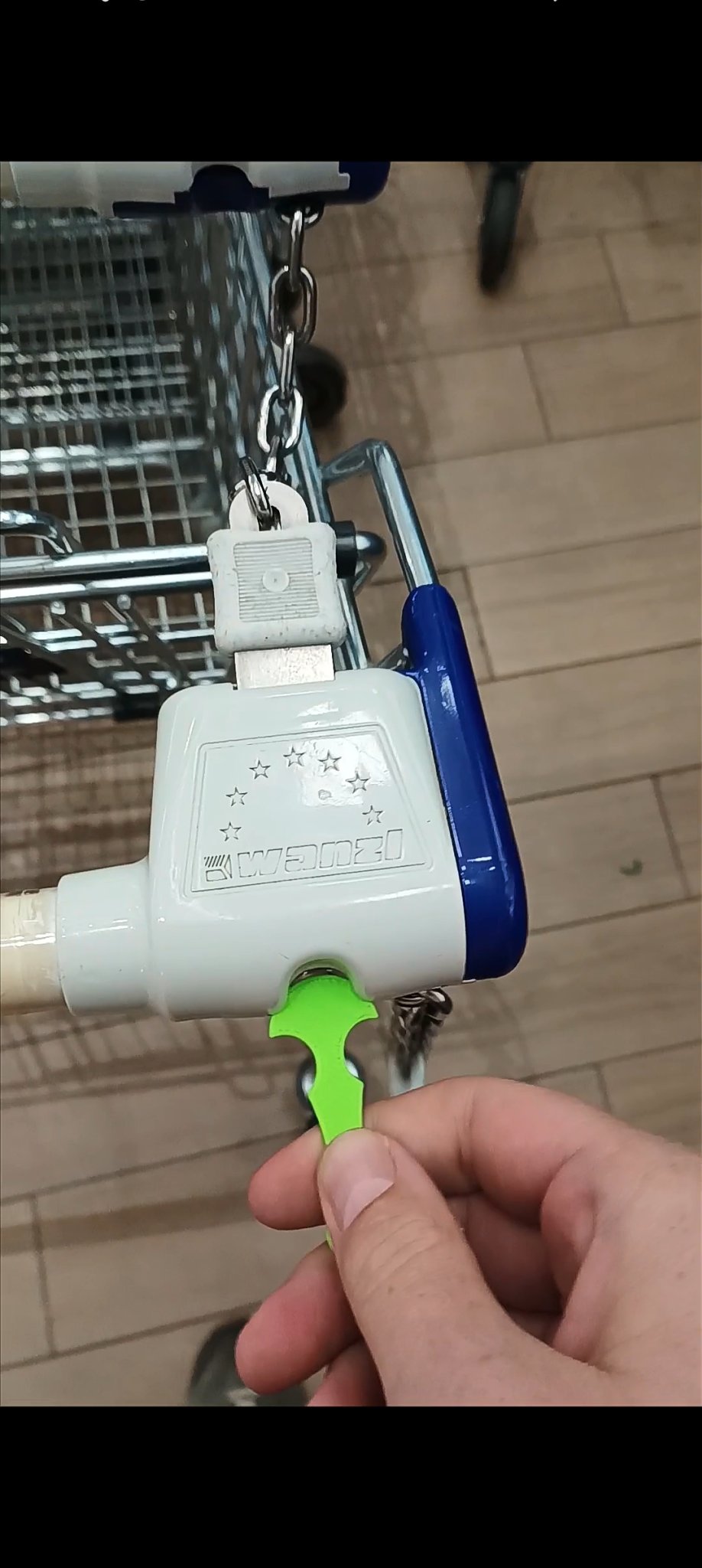 Tiêu đề Móc khóa đồng xu giỏ hàng Tóm tắt đồng xu giỏ hà