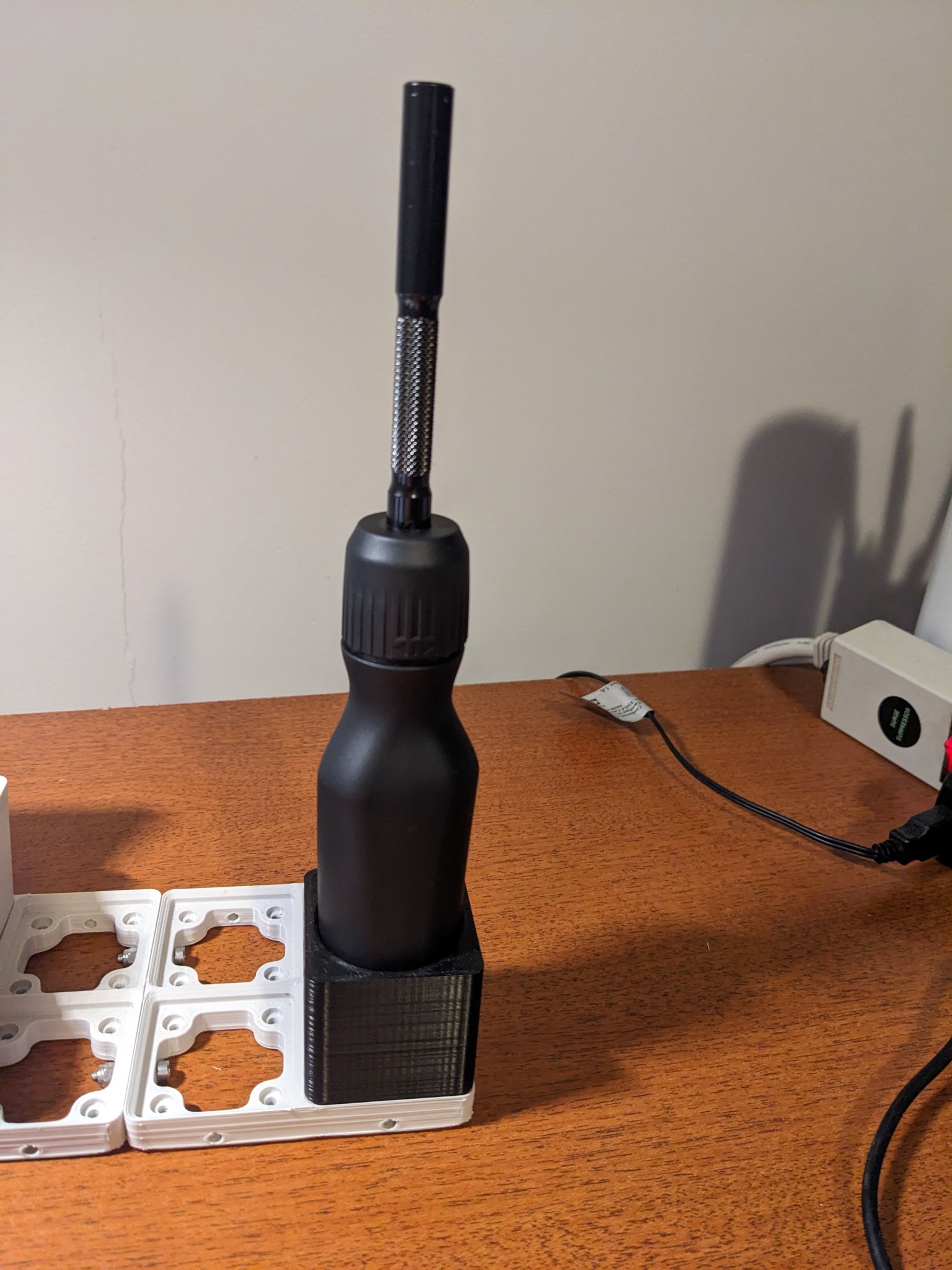 Tiêu đề Giá đỡ tuốc nơ vít Gridfinity LTT Tóm tắt Thùng Gridf