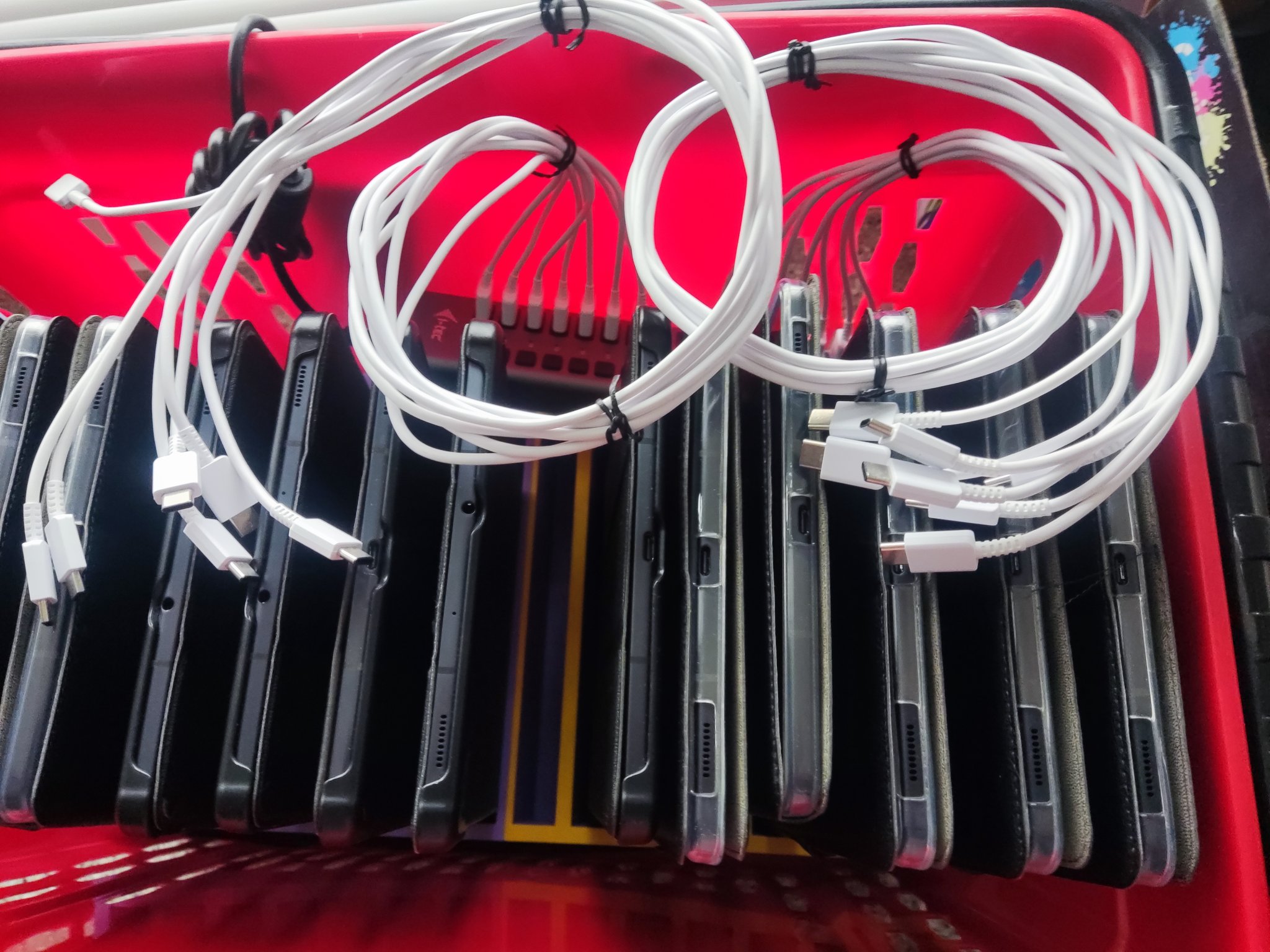 Giá Đỡ 14 Máy Tính Bảng - Tablet Holder 14 Pcs