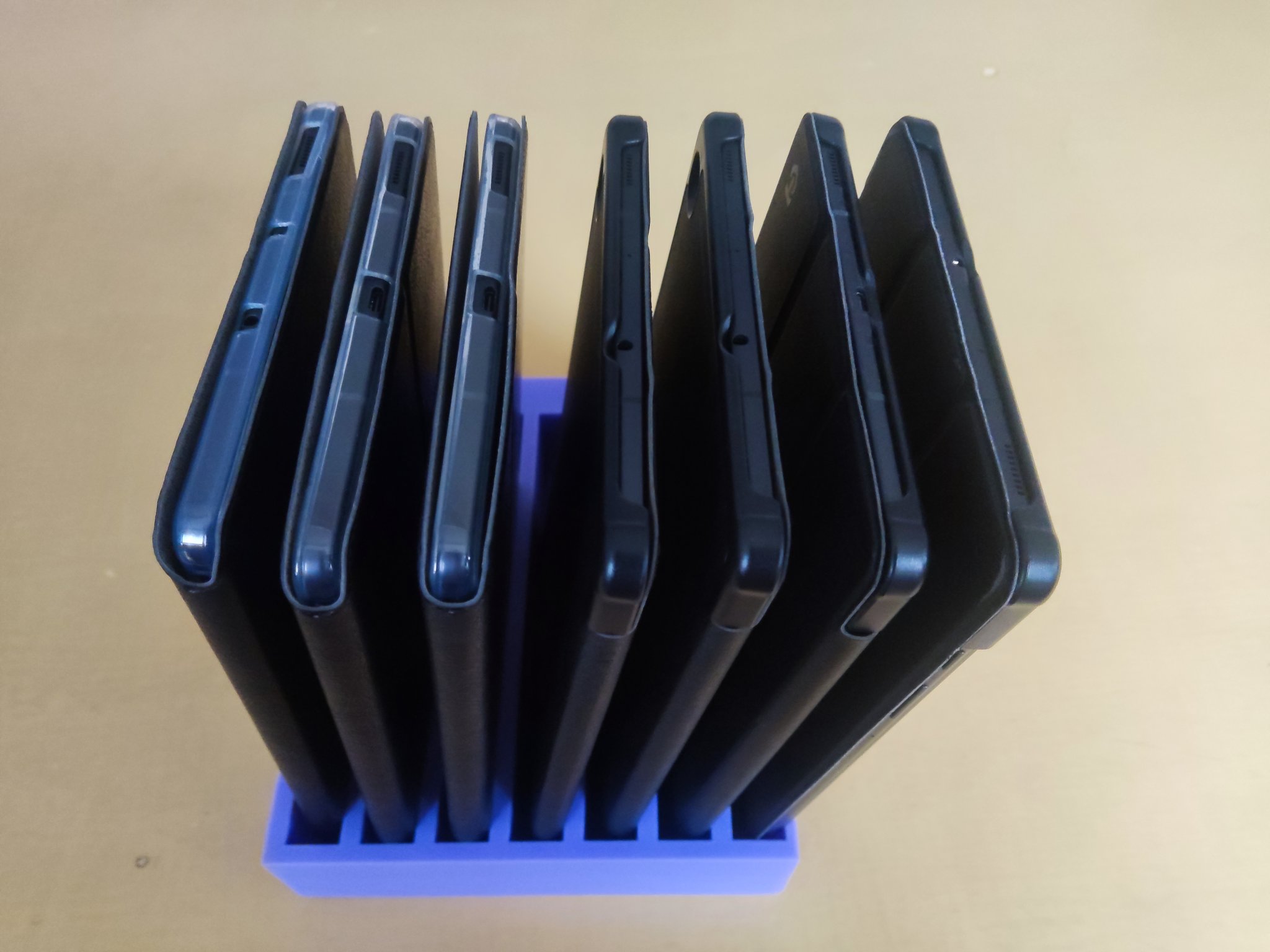 Giá Đỡ 14 Máy Tính Bảng - Tablet Holder 14 Pcs