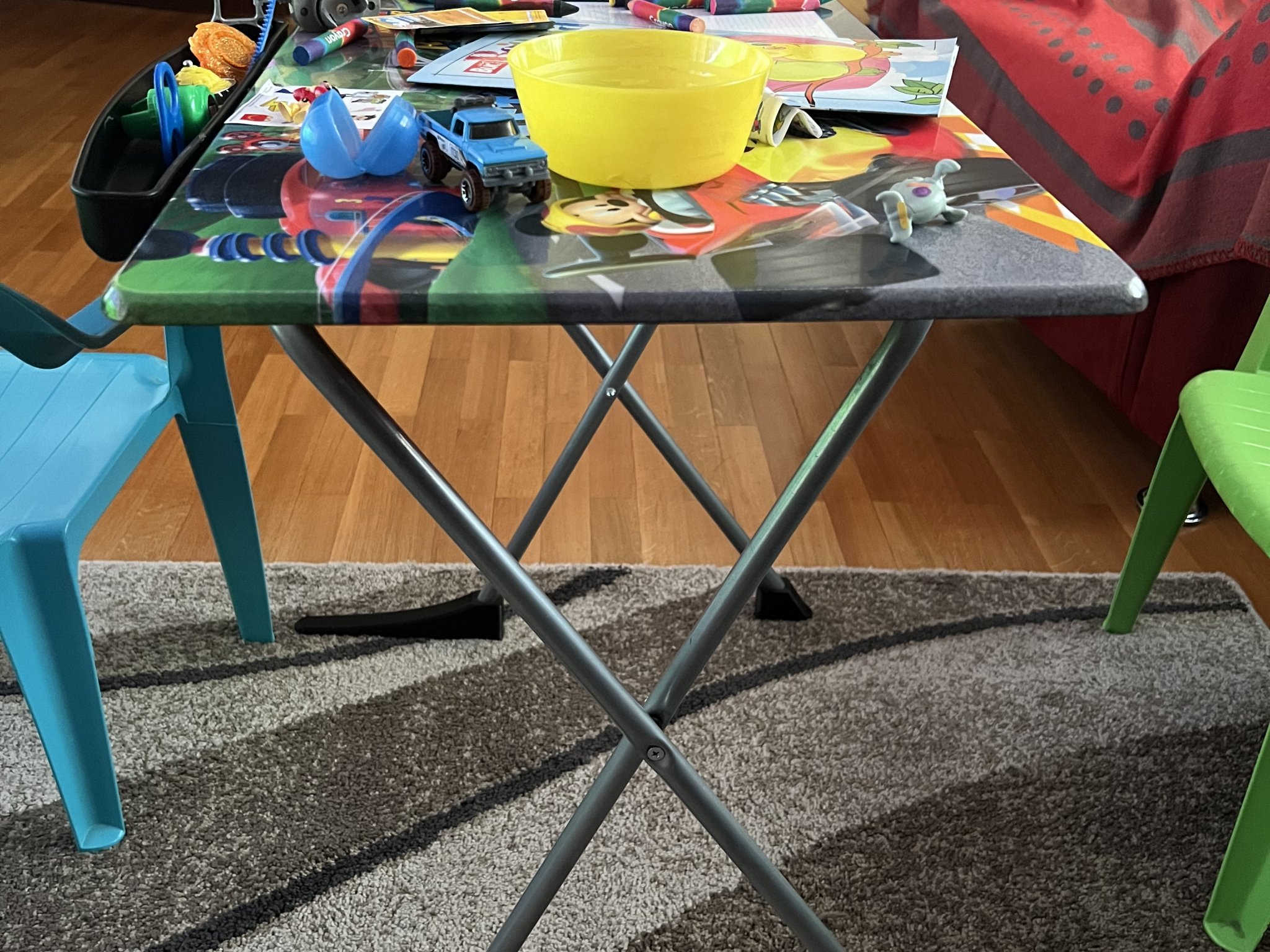 Chân Bàn Chống Lật Cho Bé