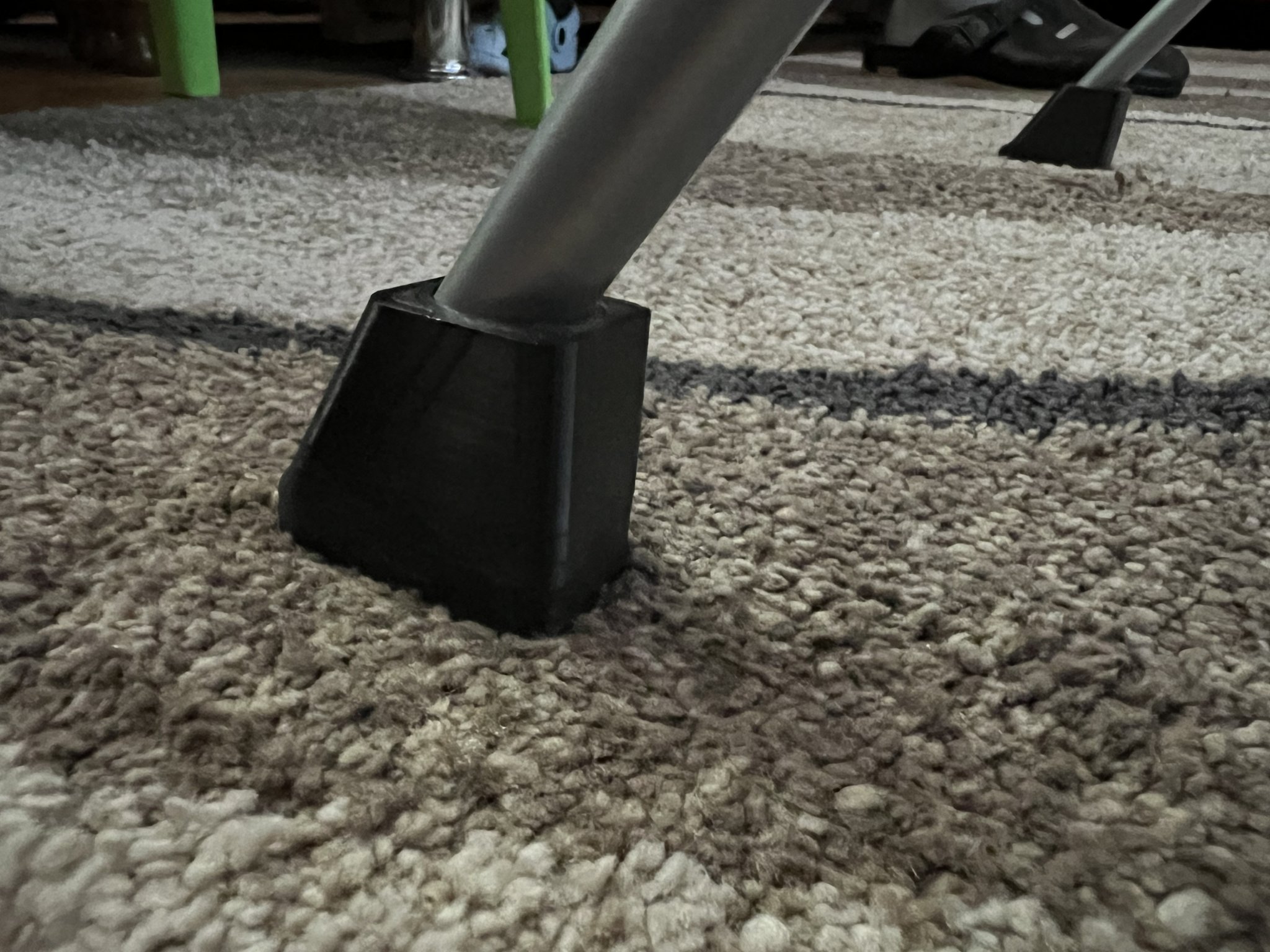 Chân Bàn Chống Lật Cho Bé