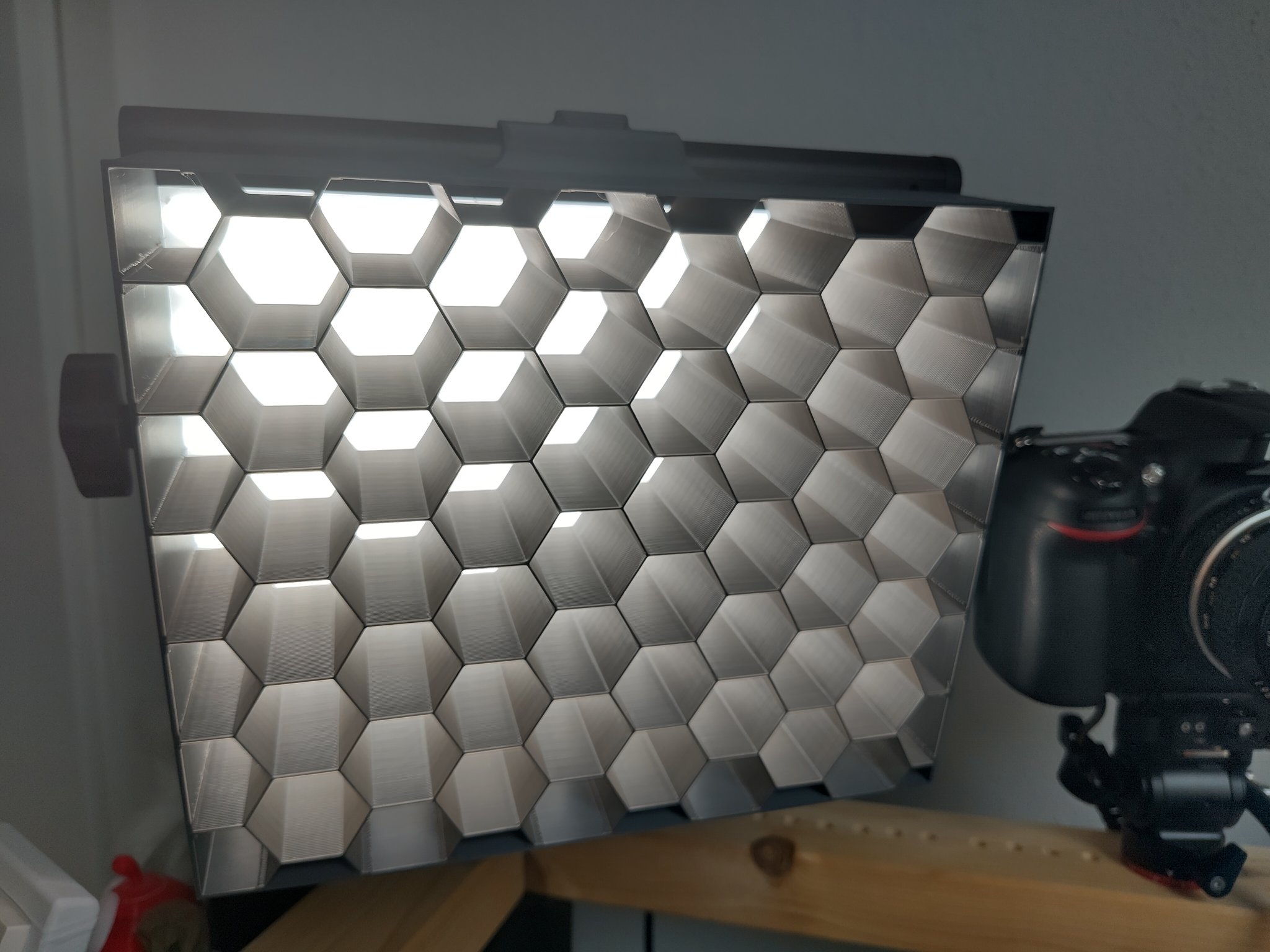 Customizable Honeycomb Light Grid for Neewer NL-660