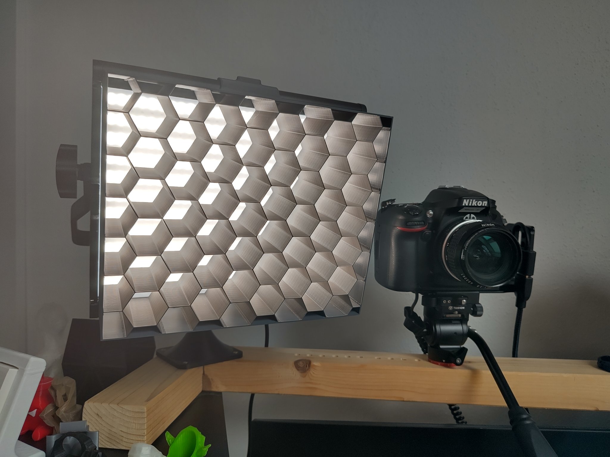 Customizable Honeycomb Light Grid for Neewer NL-660