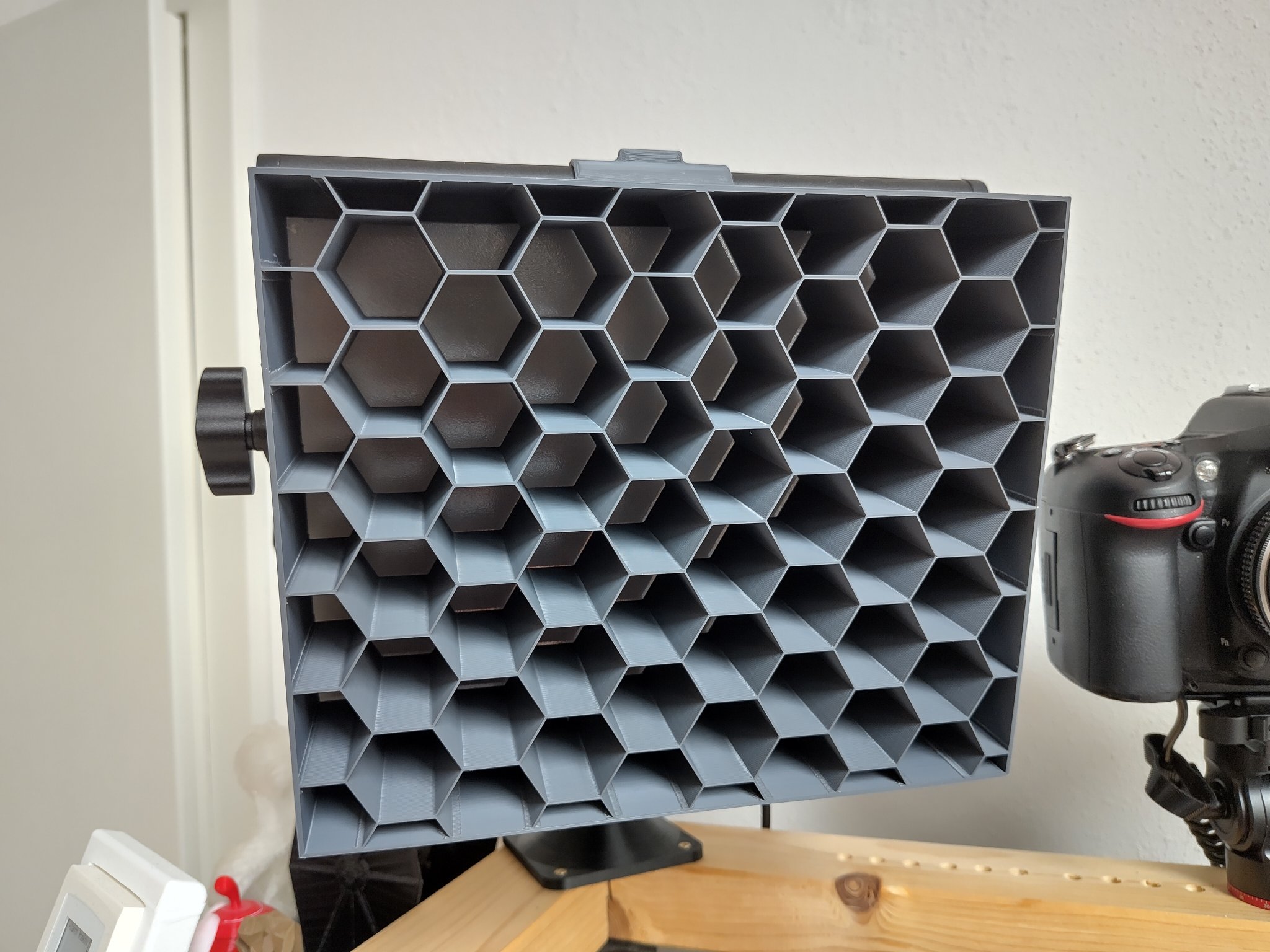 Customizable Honeycomb Light Grid for Neewer NL-660