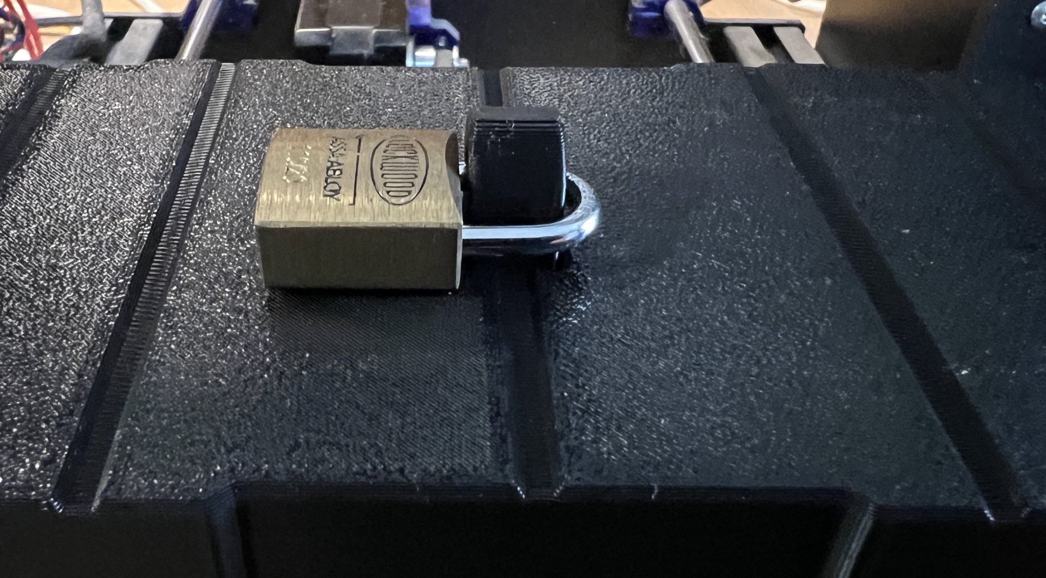 Hộp Khóa Chắc Chắn