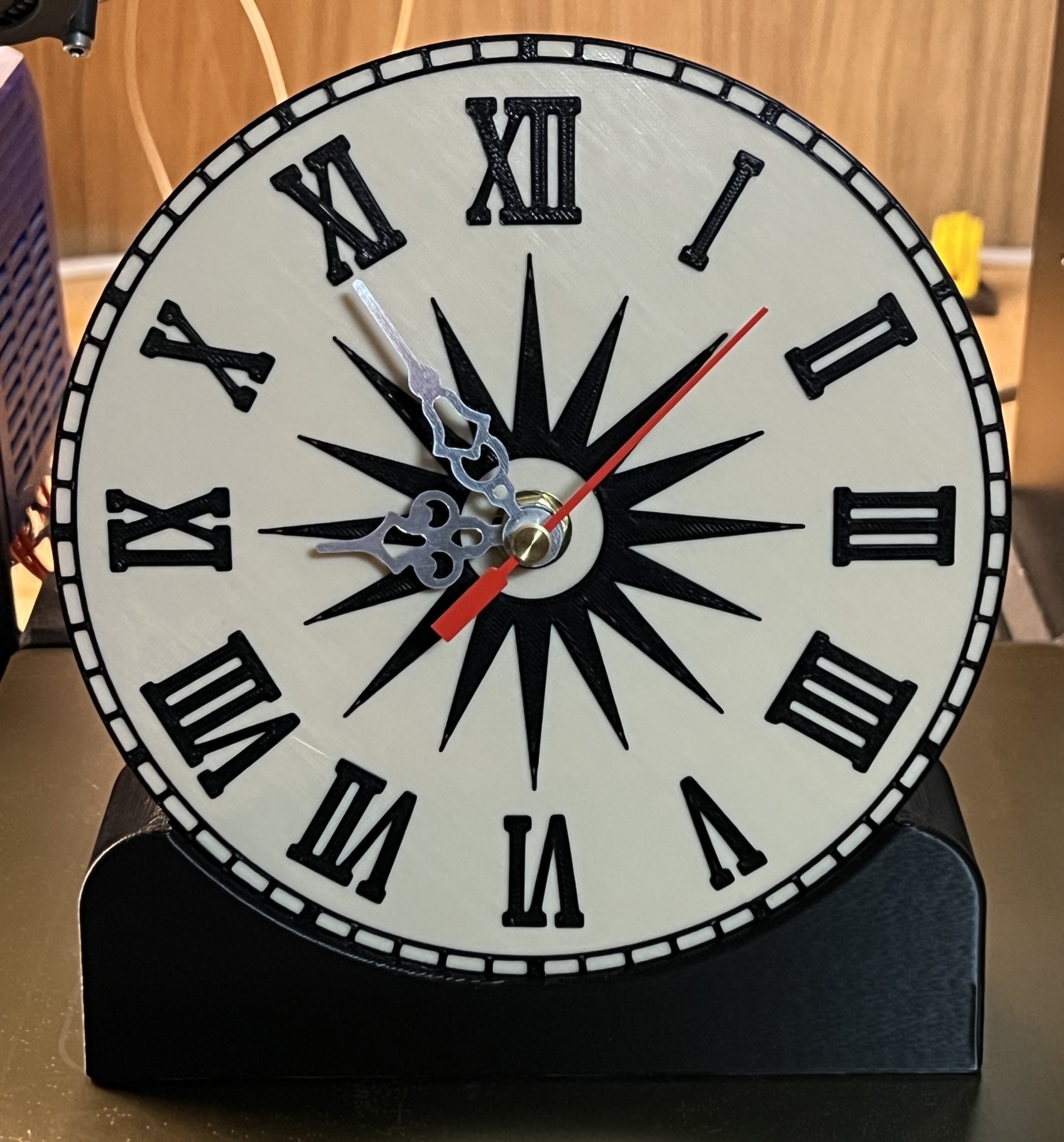 Tiêu đề Đồng hồ chân đế chữ số La Mã để bàn Tóm tắt