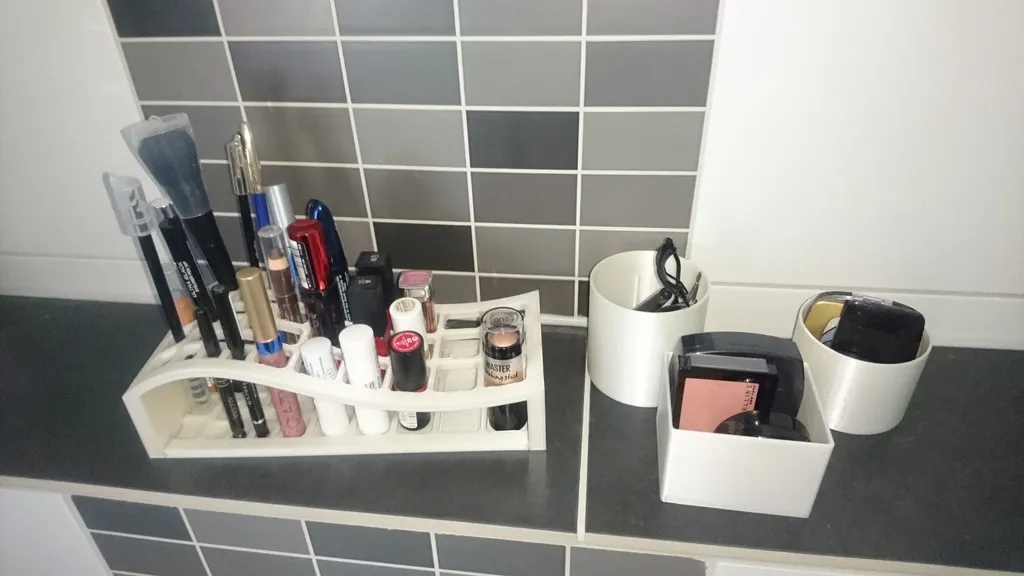 Make-Up Assortment Bridge/Boxes/Cups