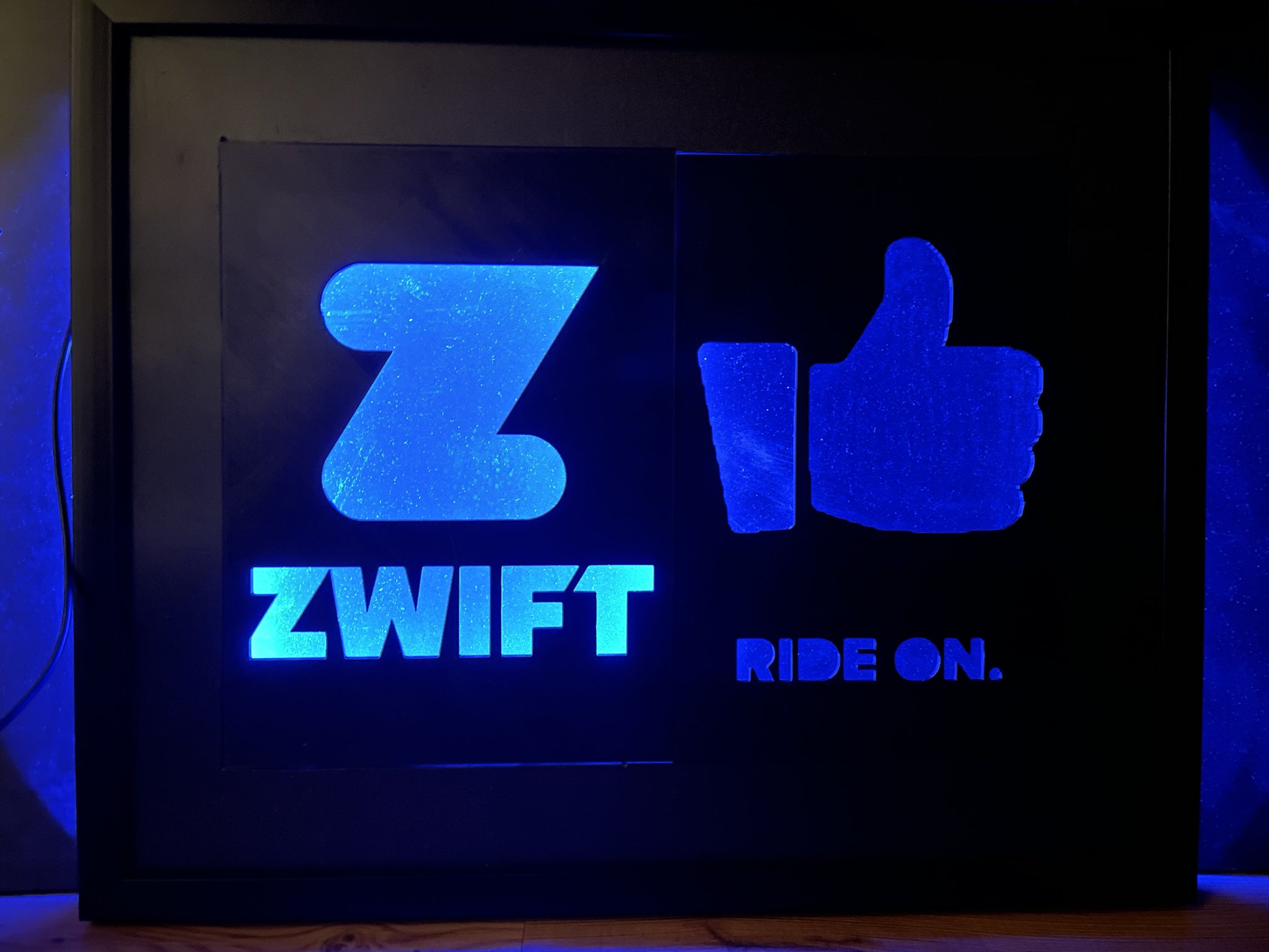 Tiêu đề Tấm Logo Zwift Tóm tắt Zwift-Logo và RideOn-Logo DANH MỤ
