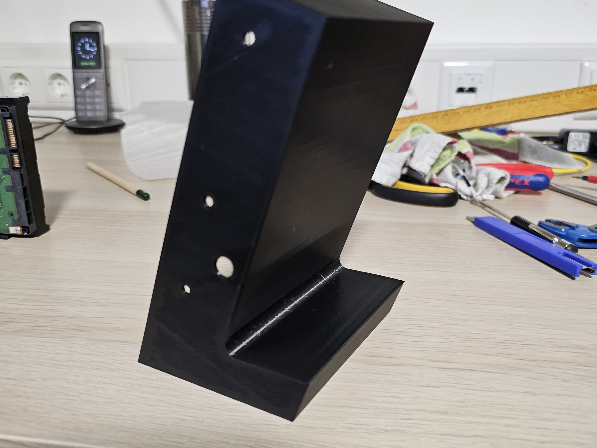 Tiêu đề Ständer für HDD Uhr Tóm tắt Ich habe hier ein Projekt im Int