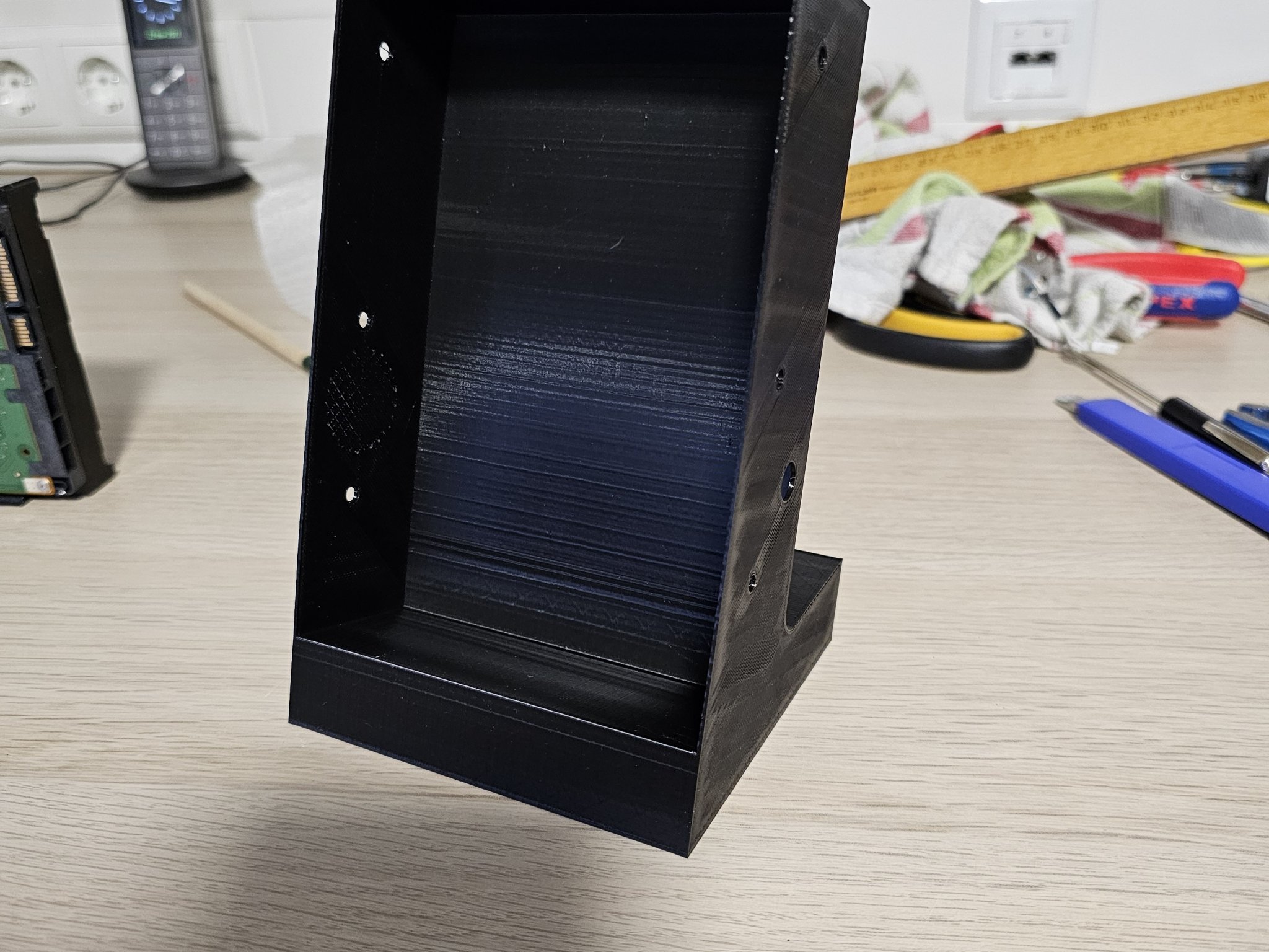 Tiêu đề Ständer für HDD Uhr Tóm tắt Ich habe hier ein Projekt im Int