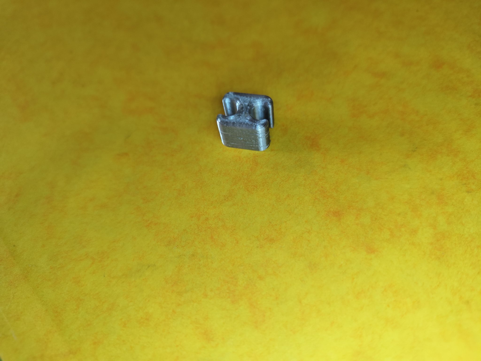 Tiêu đề Kẹp cáp Tóm tắt Kẹp cáp cho bộ sạc máy tính xách