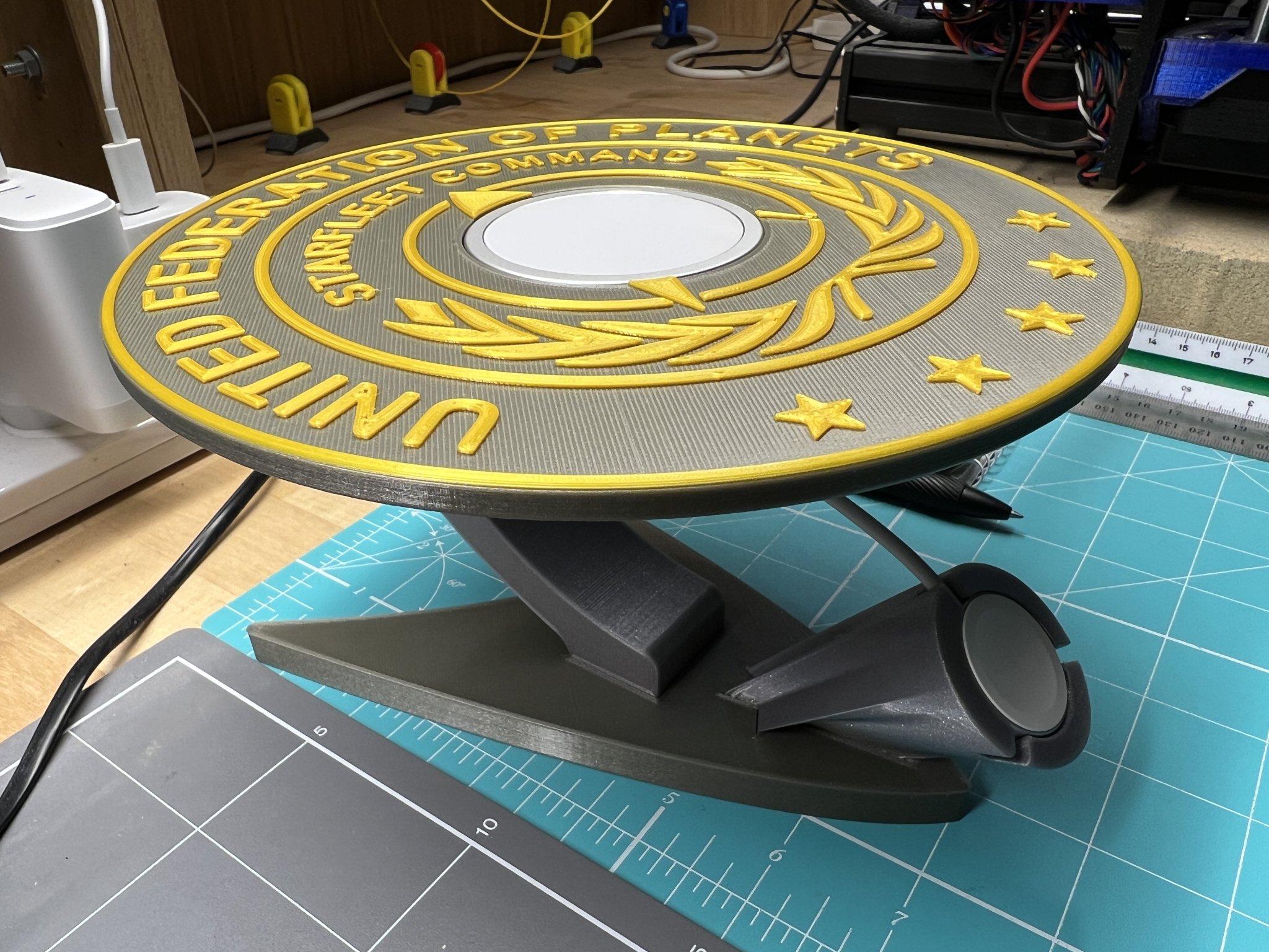 Tiêu đề Trạm sạc không dây Star Trek iPhoneiWatch Tóm tắt Star