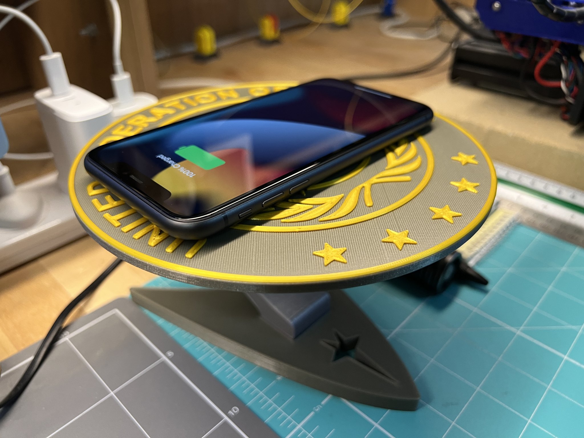 Tiêu đề Trạm sạc không dây Star Trek iPhoneiWatch Tóm tắt Star