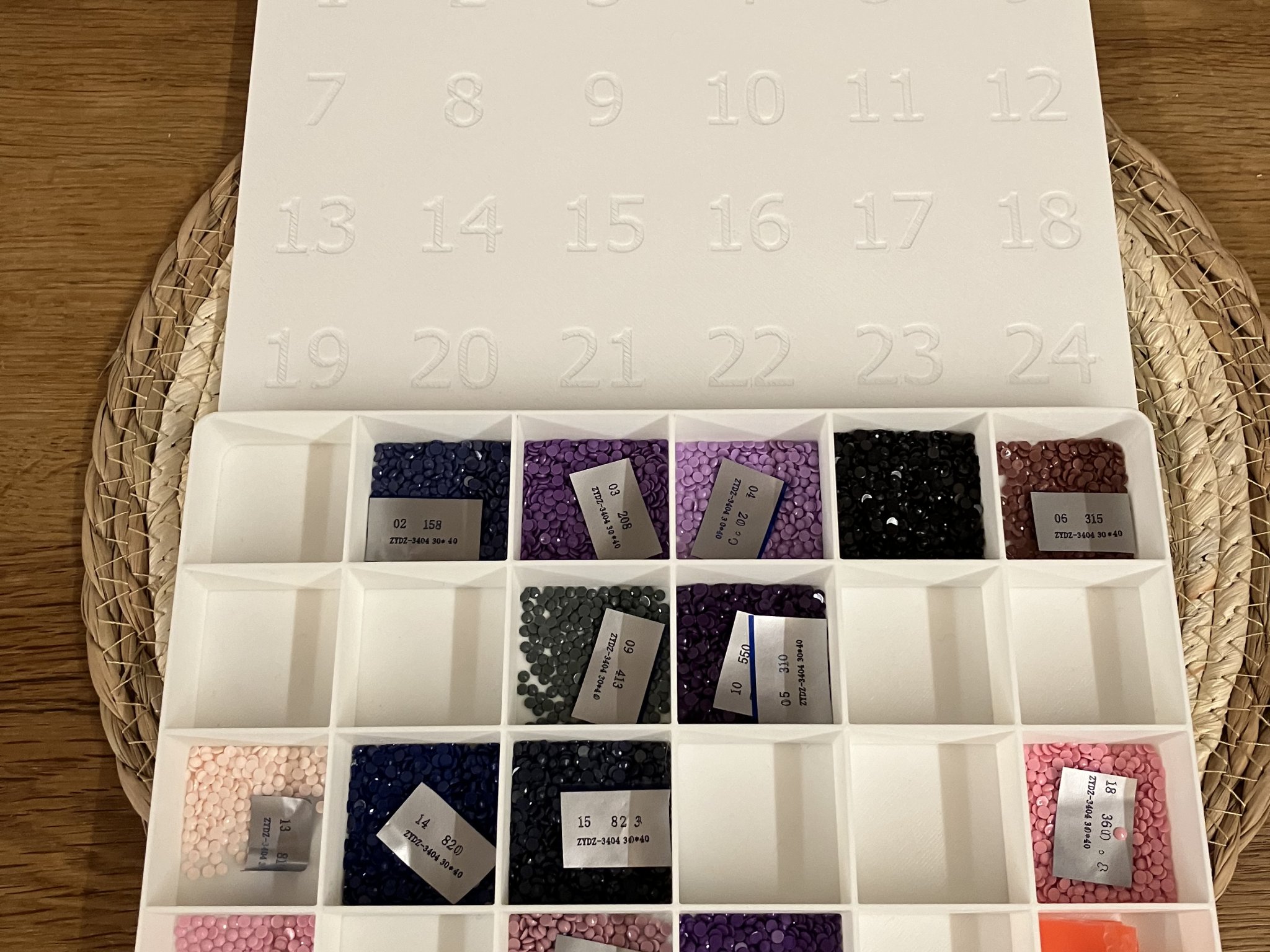 Tiêu đề Hộp đựng tranh kim cương Tóm tắt Hộp đựng đơn gi