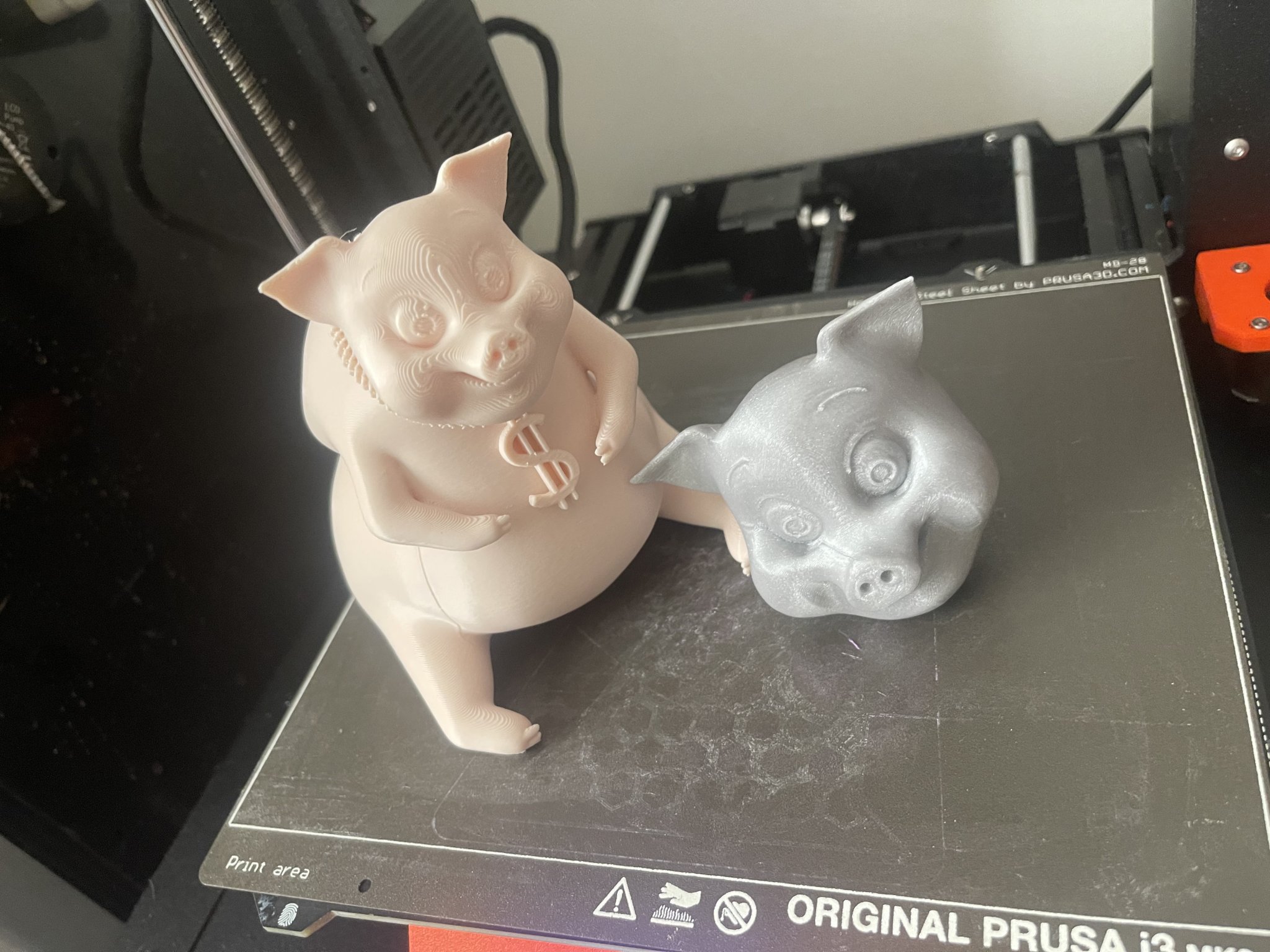 Tiêu đề Capitalize Piggy Bank Tóm tắt Heo đất có đầu tháo rờ