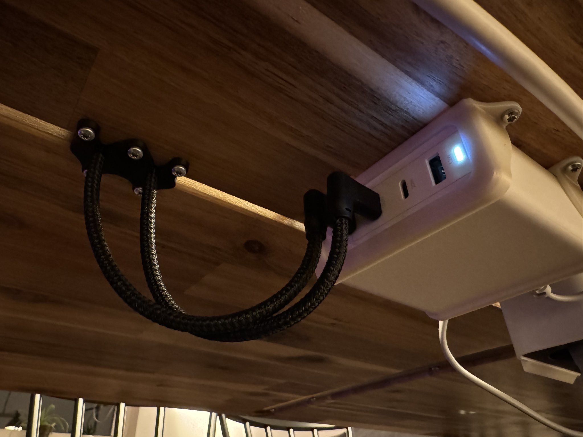 Tiêu đề Cổng USB-C bảng IKEA Tóm tắt Mô hình cắm cổng USB-C