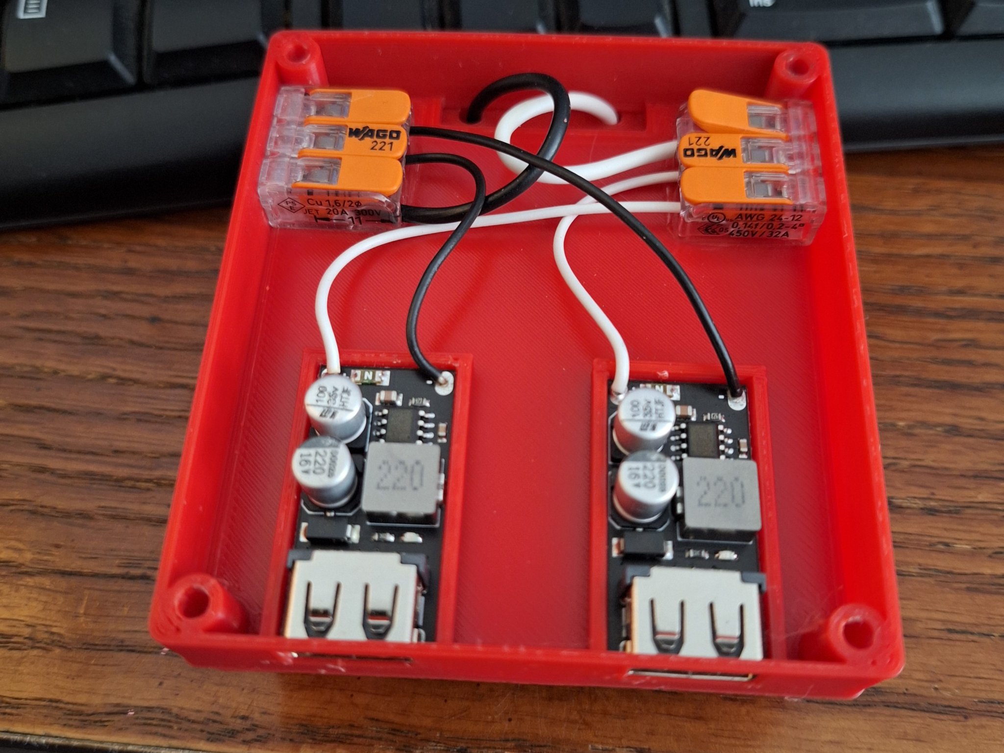 Tiêu đề Remix Bộ chuyển đổi USB Milwaukee M18 QuickCharge 30 của