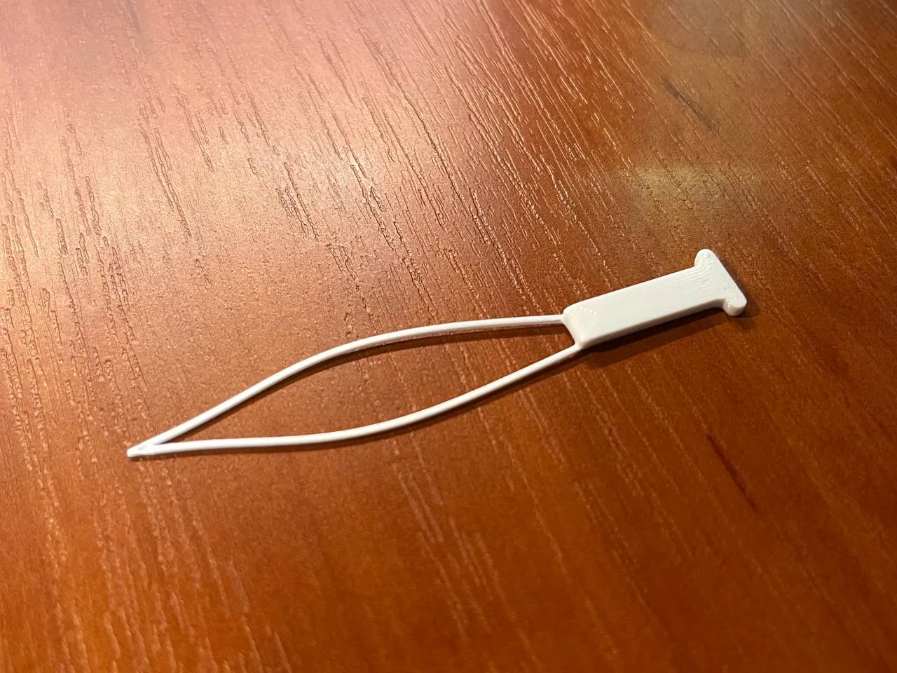 Tiêu đề Dụng cụ sửa lỗi trên áo len hoặc vải dệt kim Tóm