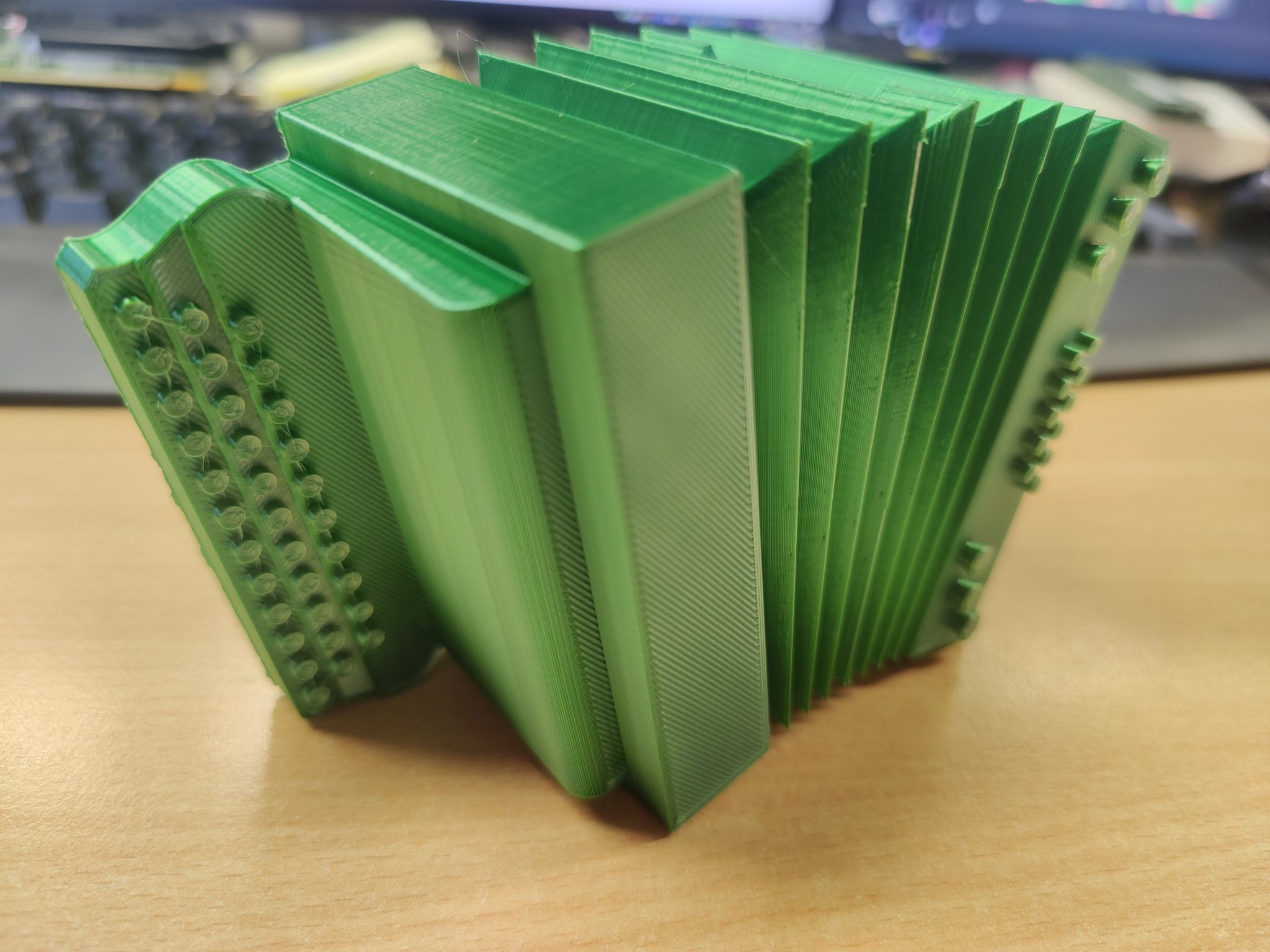 Tiêu đề Harmonika Accordion Piggy Bank Tóm tắt Heo đất hai mảnh