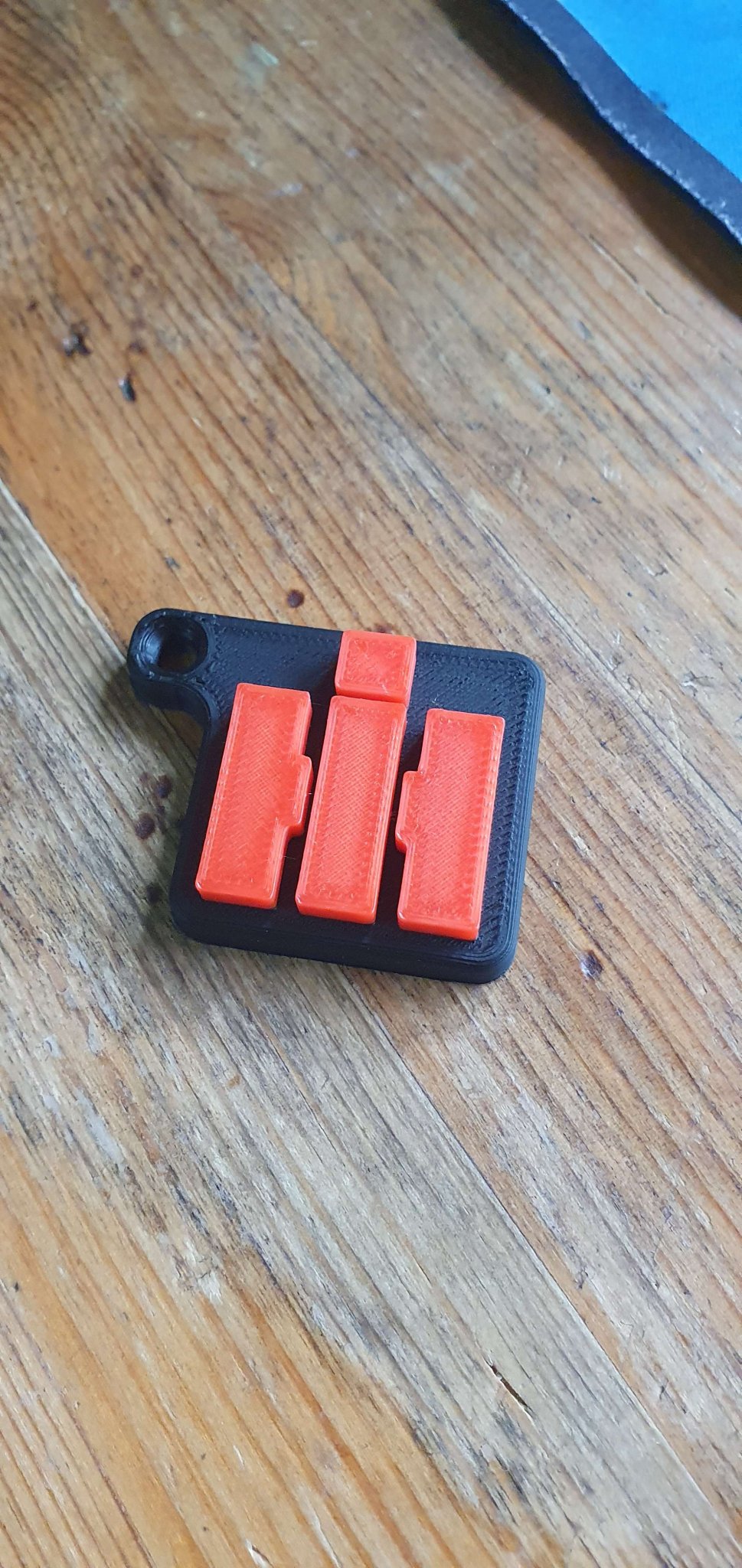 Tiêu đề Móc khóa IHC Schlüsselanhänger Tóm tắt Móc khóa I