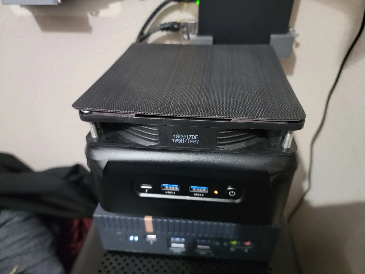 Đế Gắn Quạt 140mm Cho Morefine 7840hs