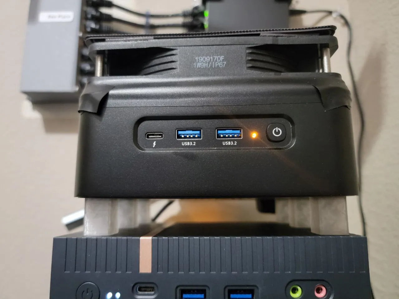 Đế Gắn Quạt 140mm Cho Morefine 7840hs