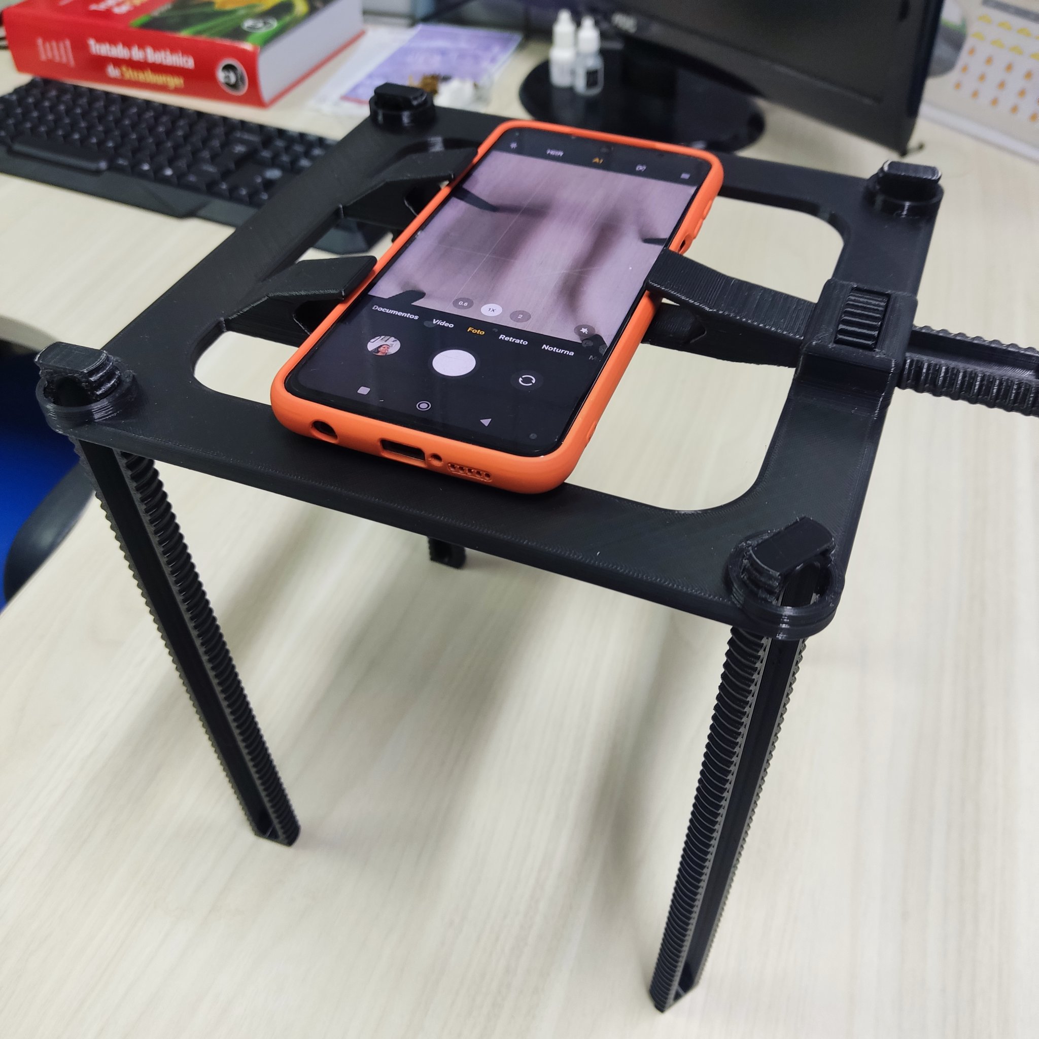 Tiêu đề Điện thoại hỗ trợ hình ảnh từ trên cao Tóm tắt