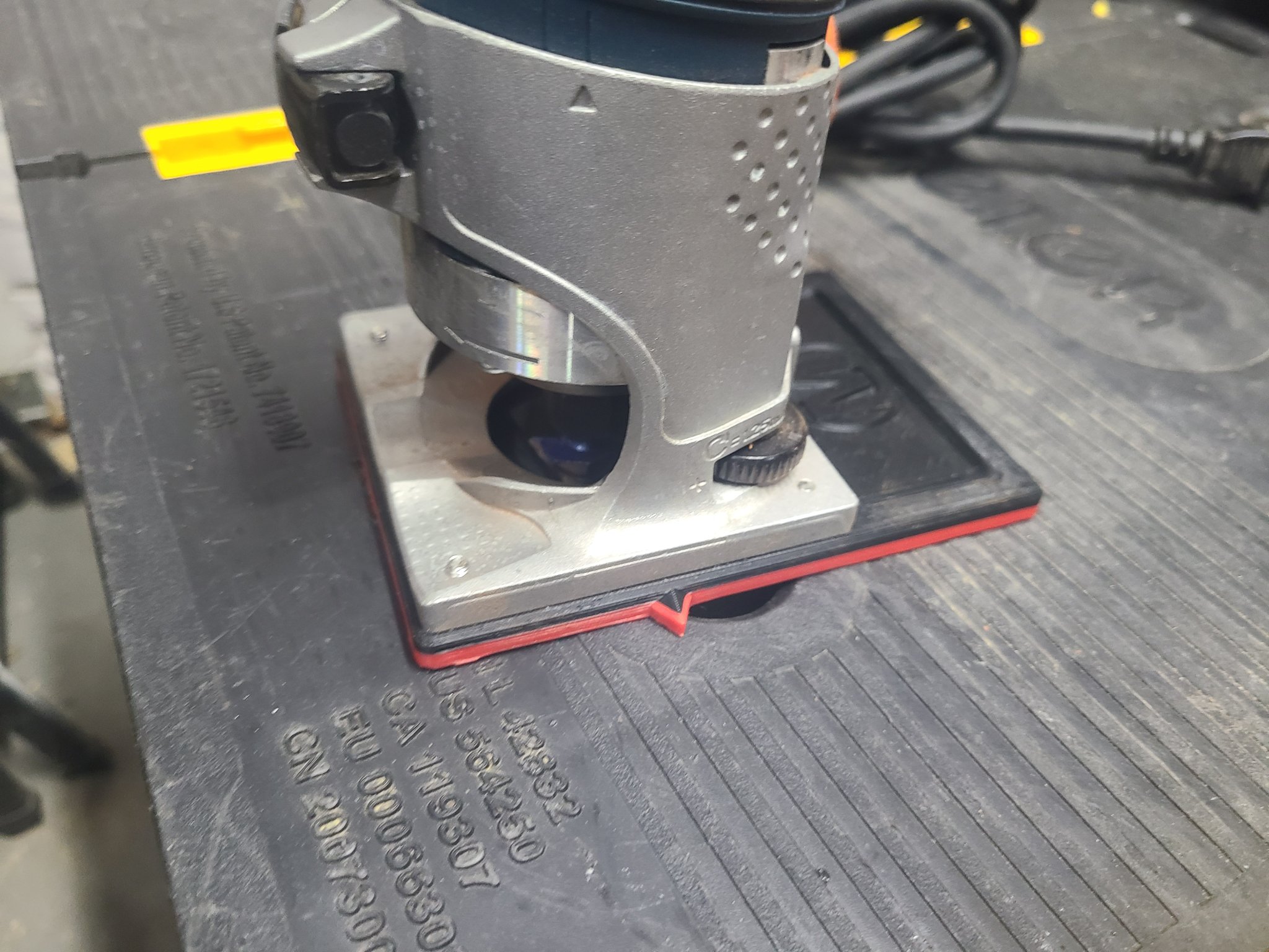 Tiêu đề Tấm đế mở rộng bộ định tuyến Bosch Colt Tóm tắt