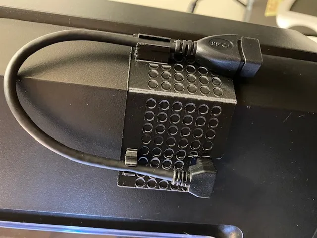 Tiêu đề Vỏ cáp USB Adventurer 4 Tóm tắt Tấm bìa USB dòng Advent