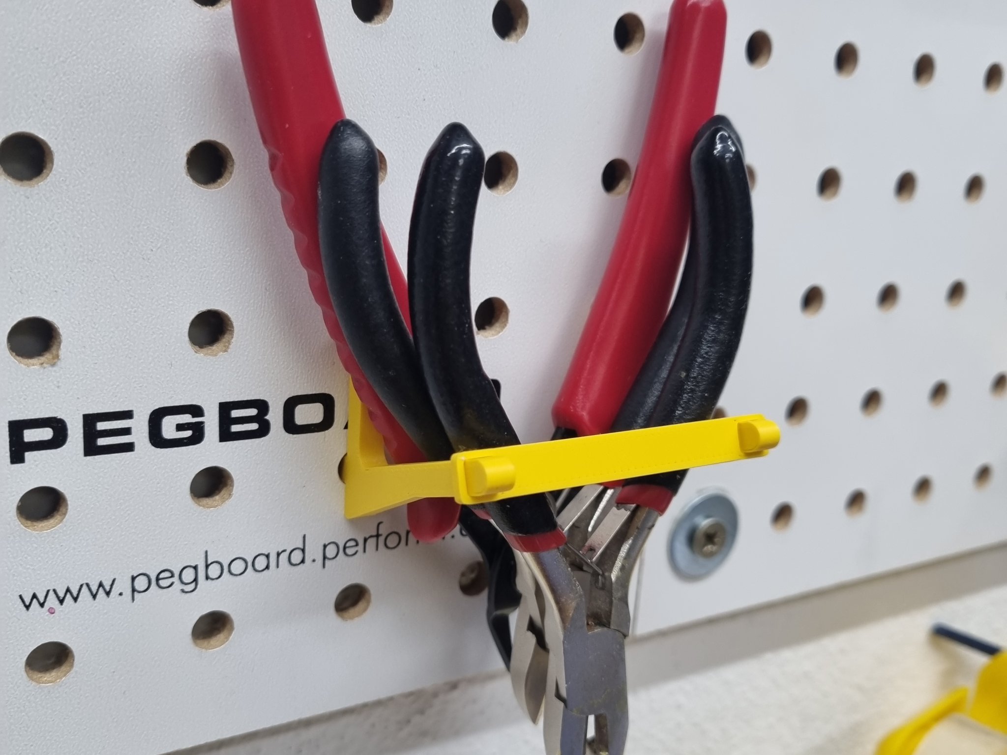Đế Giữ Khoảng Cách Móc Pegboard