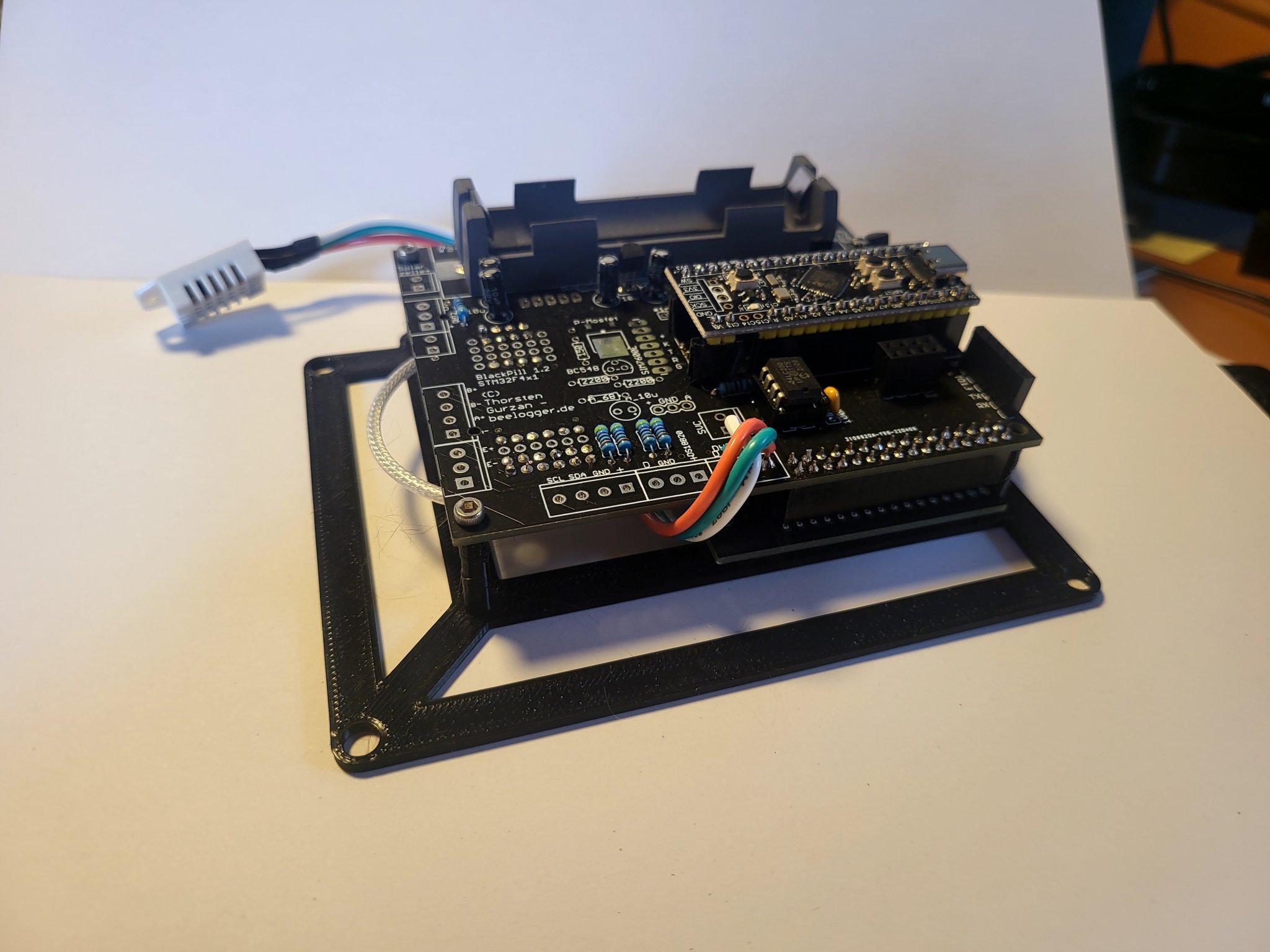 Tiêu đề Cơ sở PCB BeeLogger Tóm tắt Giá đỡ PCB cho BeeLogger D