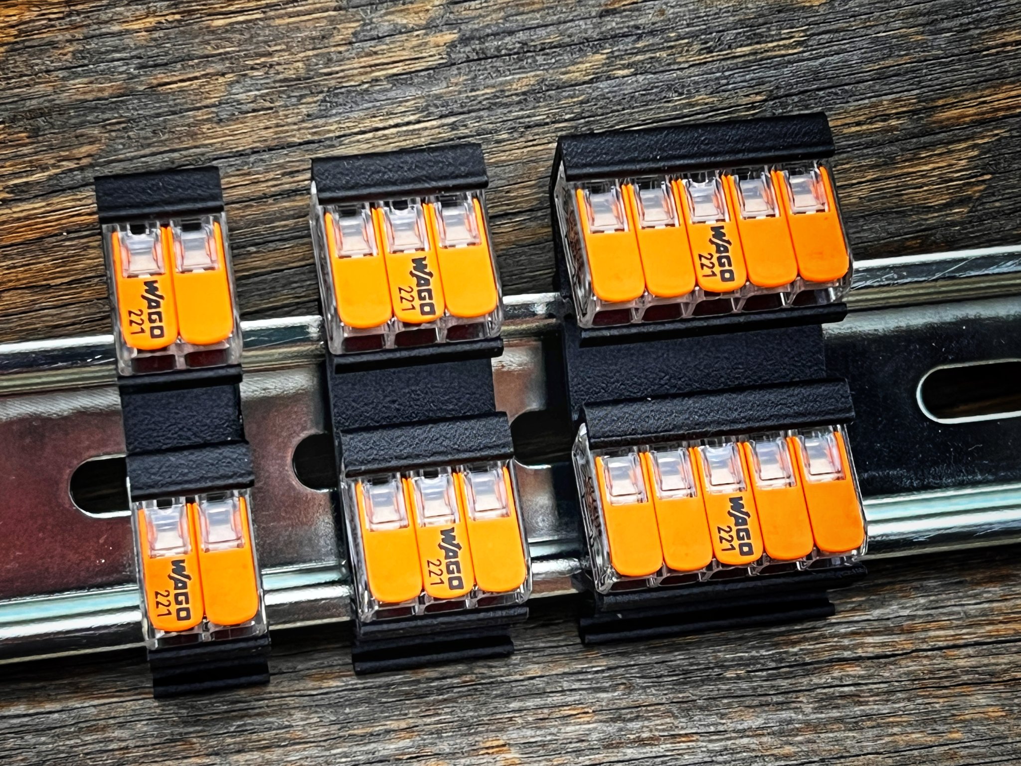 Giá đỡ DIN WAGO 221 cho 2-3-5 khe