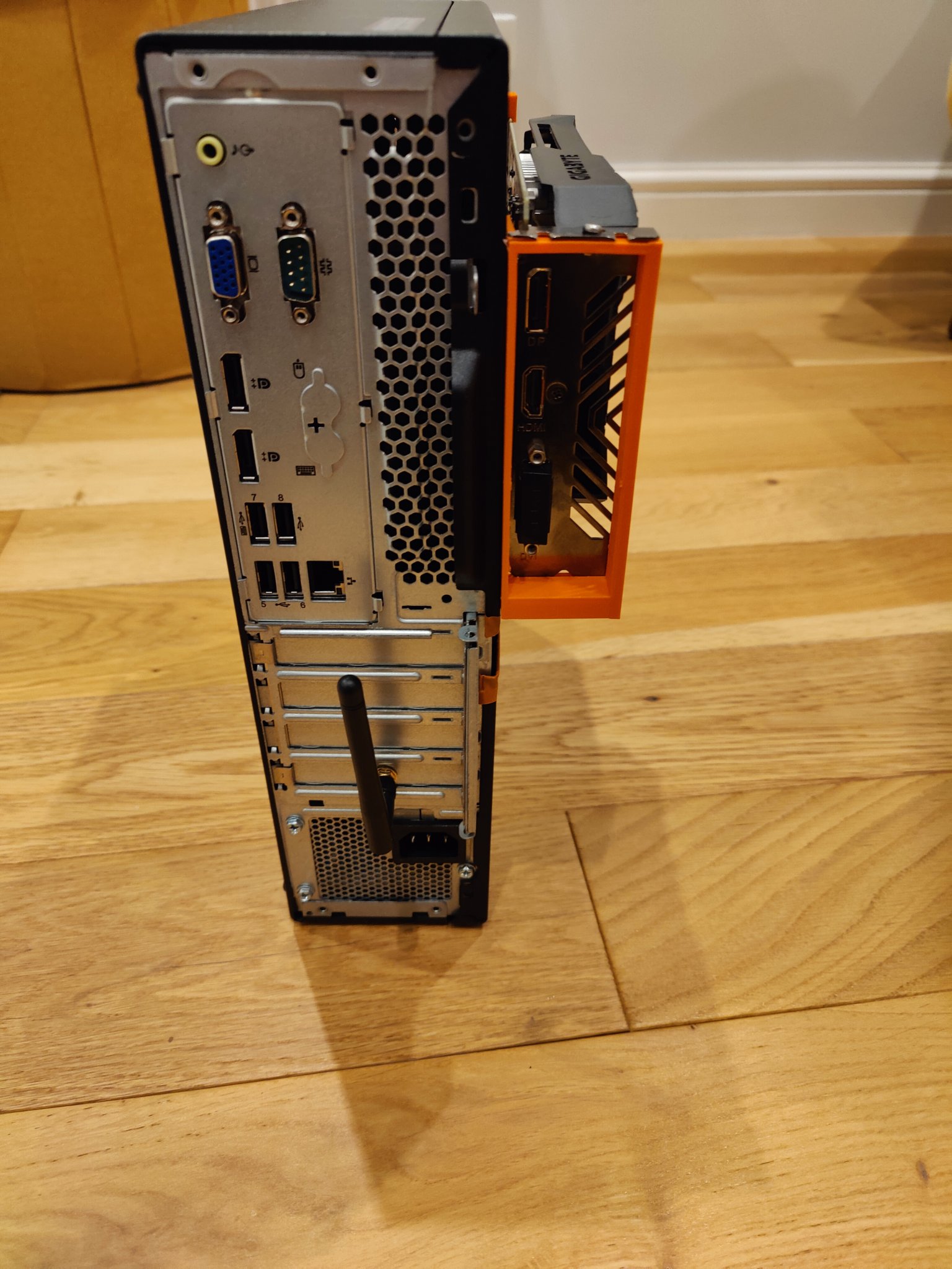 Tiêu đề Gắn GPU ngoài Mad Max Tóm tắt Một hệ thống lắp đơ