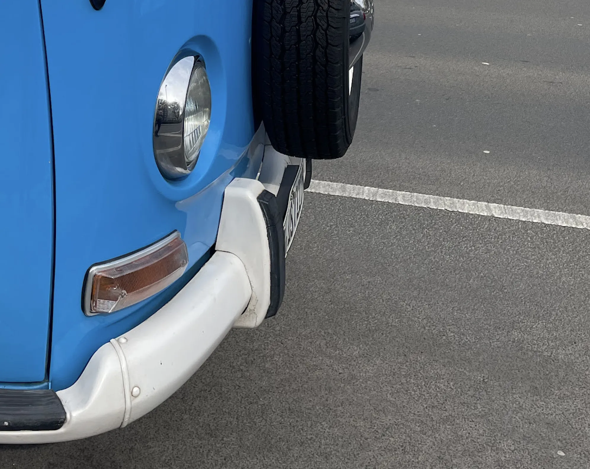 Tiêu đề Giá đỡ biển số xe buýt phía trước của VW Tóm tắt