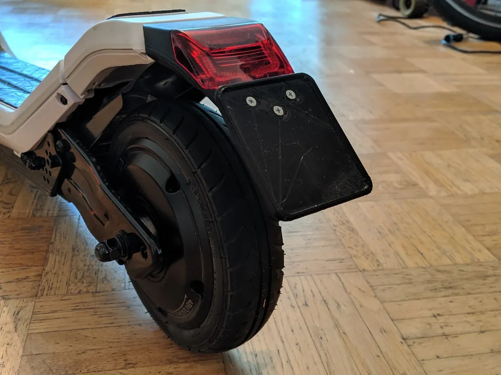 Tiêu đề E-Scooter Versicherungsaufkleberhalterung Người giữ nhãn dá