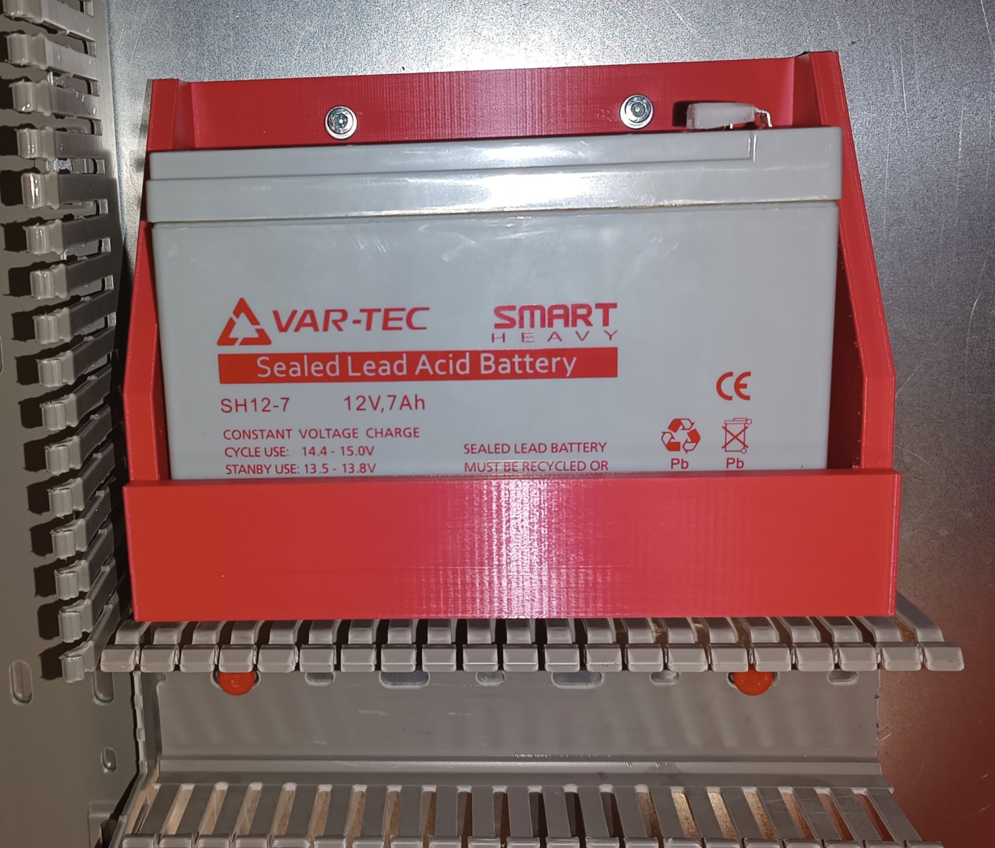 Tiêu đề Držák akumulátoru Tóm tắt Držák na zeď pro 12V gelový a