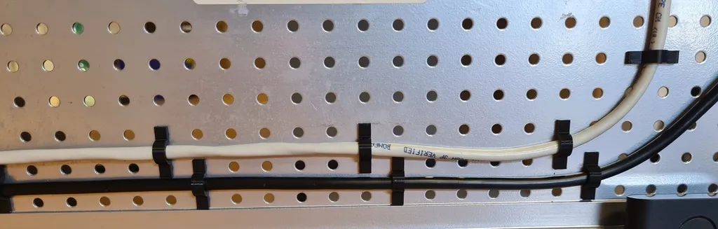 Tiêu đề Giá đỡ cáp kẹp cáp Pegboard bước 15mm đường kính