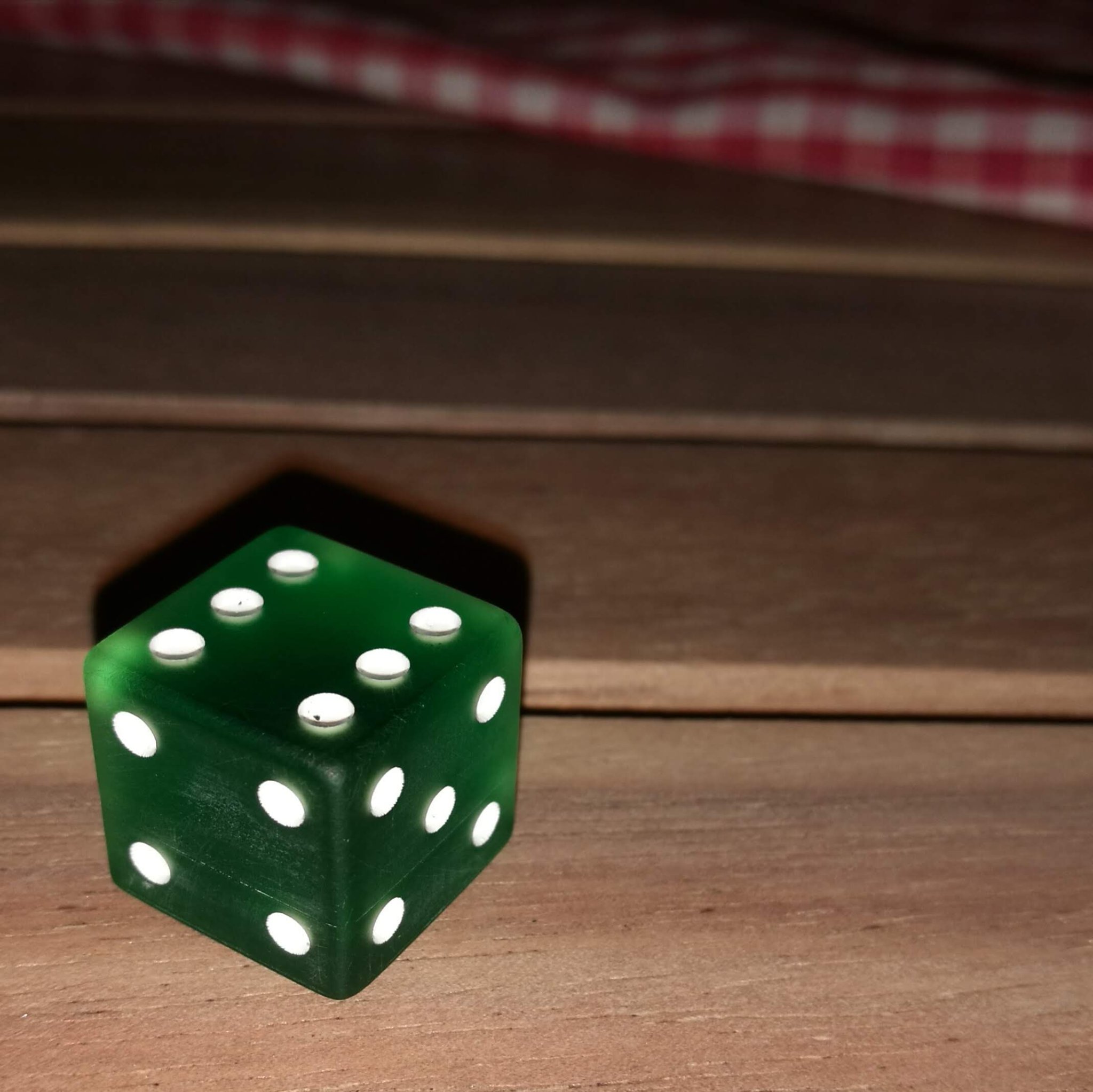 Tiêu đề DADOS DE POKER Y PARCHIS Tóm tắt Se trata de un juego de dados