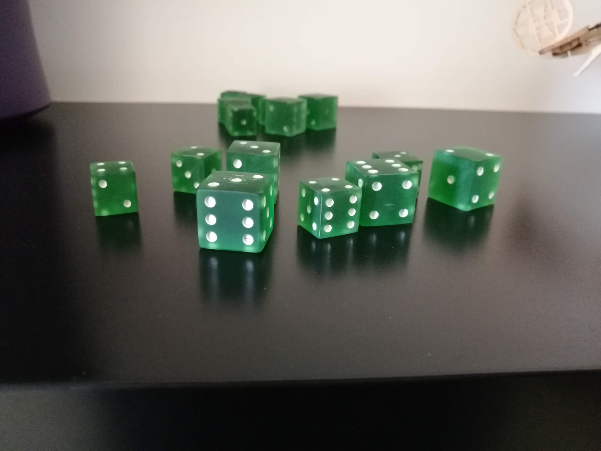 Tiêu đề DADOS DE POKER Y PARCHIS Tóm tắt Se trata de un juego de dados