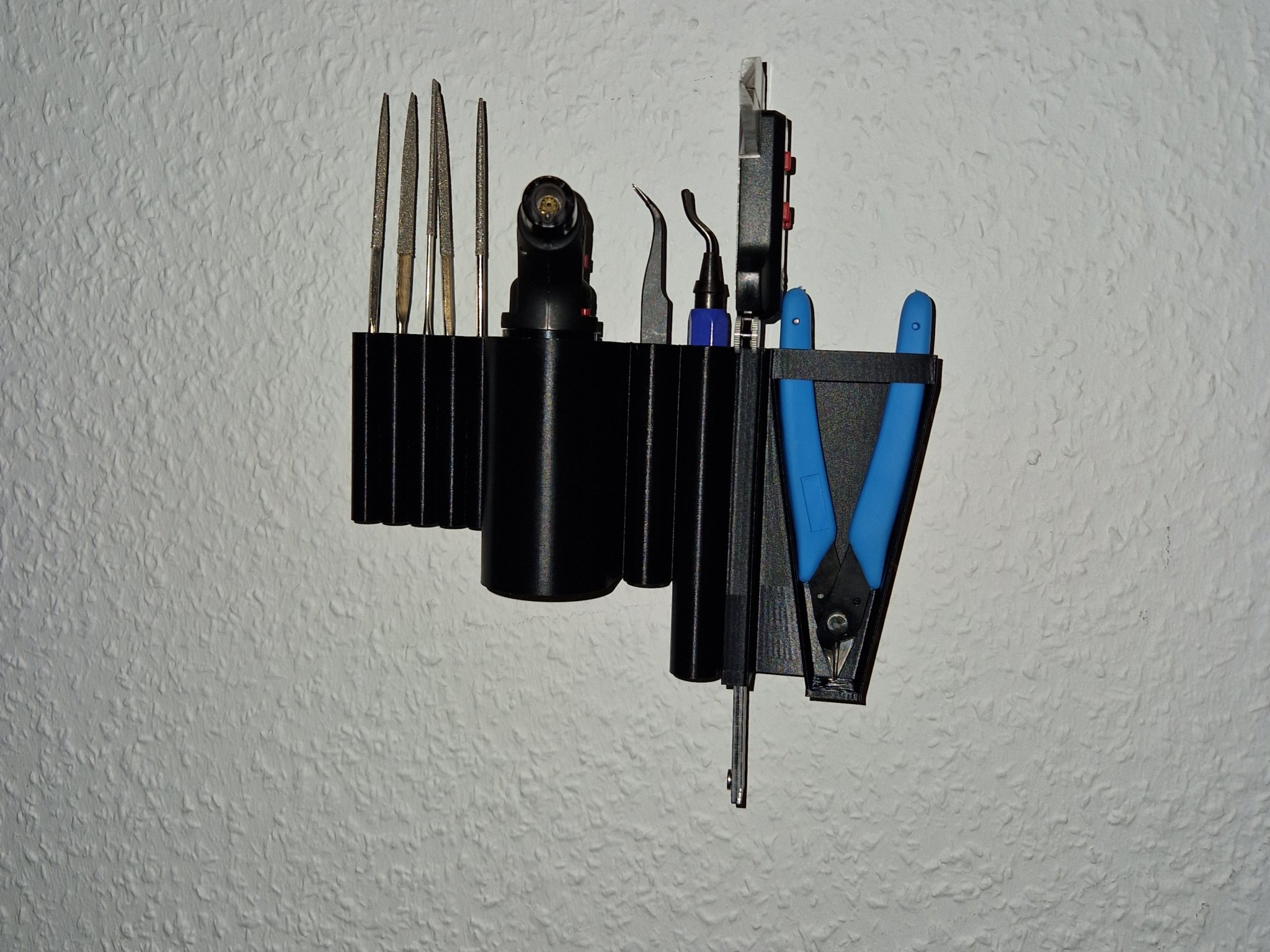 Tiêu đề Giá đỡ dụng cụ treo tường Tesa Powerstrips Tóm tắt