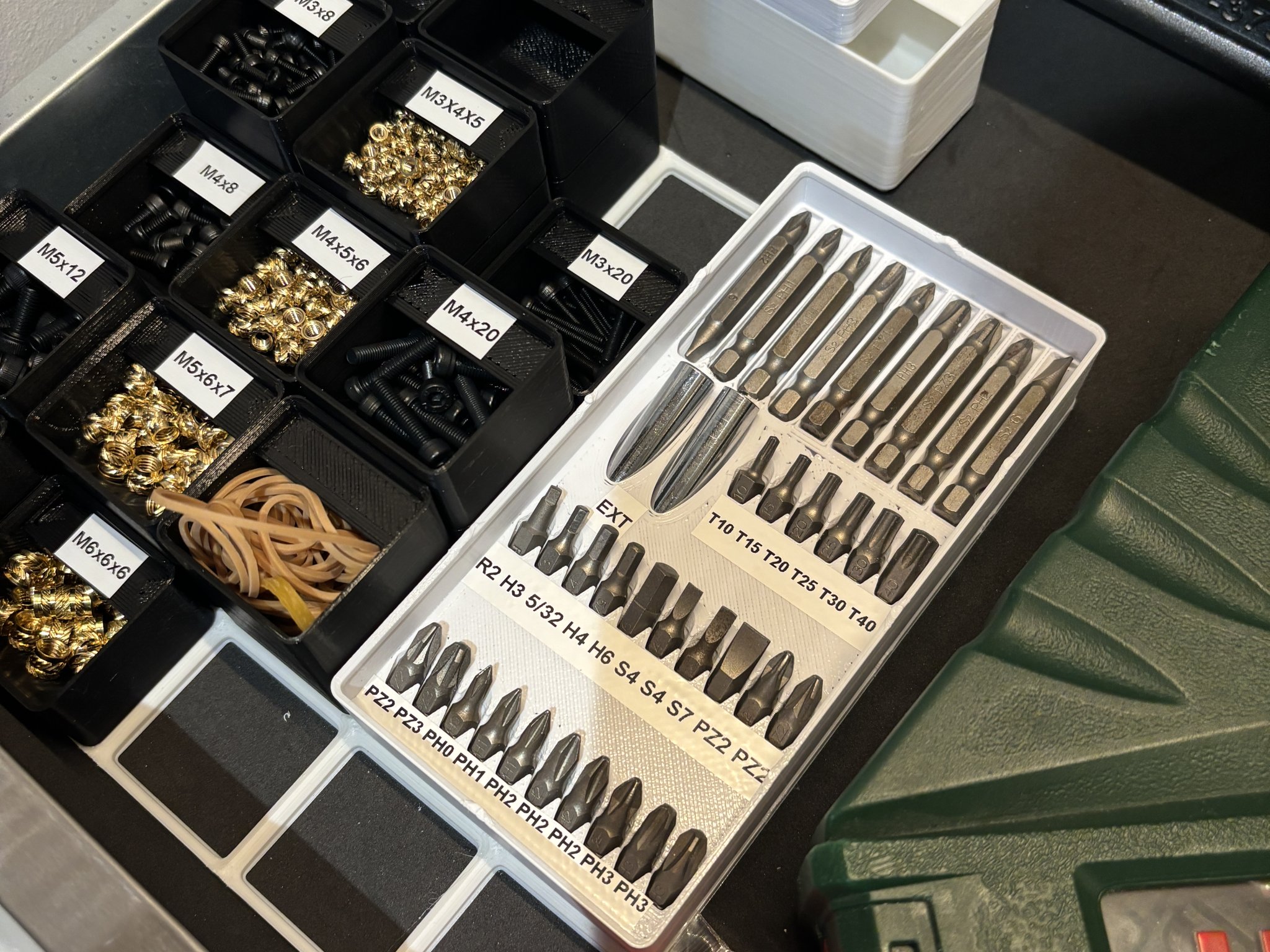 Hex Holder Gridfinity 4x2 (4U tall) - holds long, short and extender bits