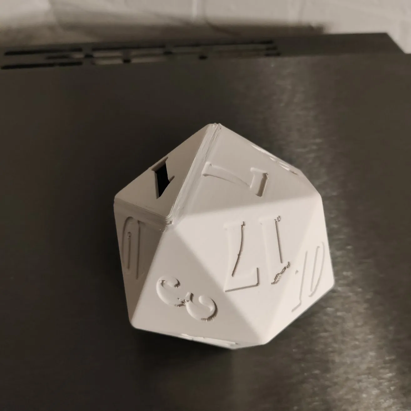 Tiêu đề D20 PiggyBank Tóm tắt Một con heo đất có hình dạng d2