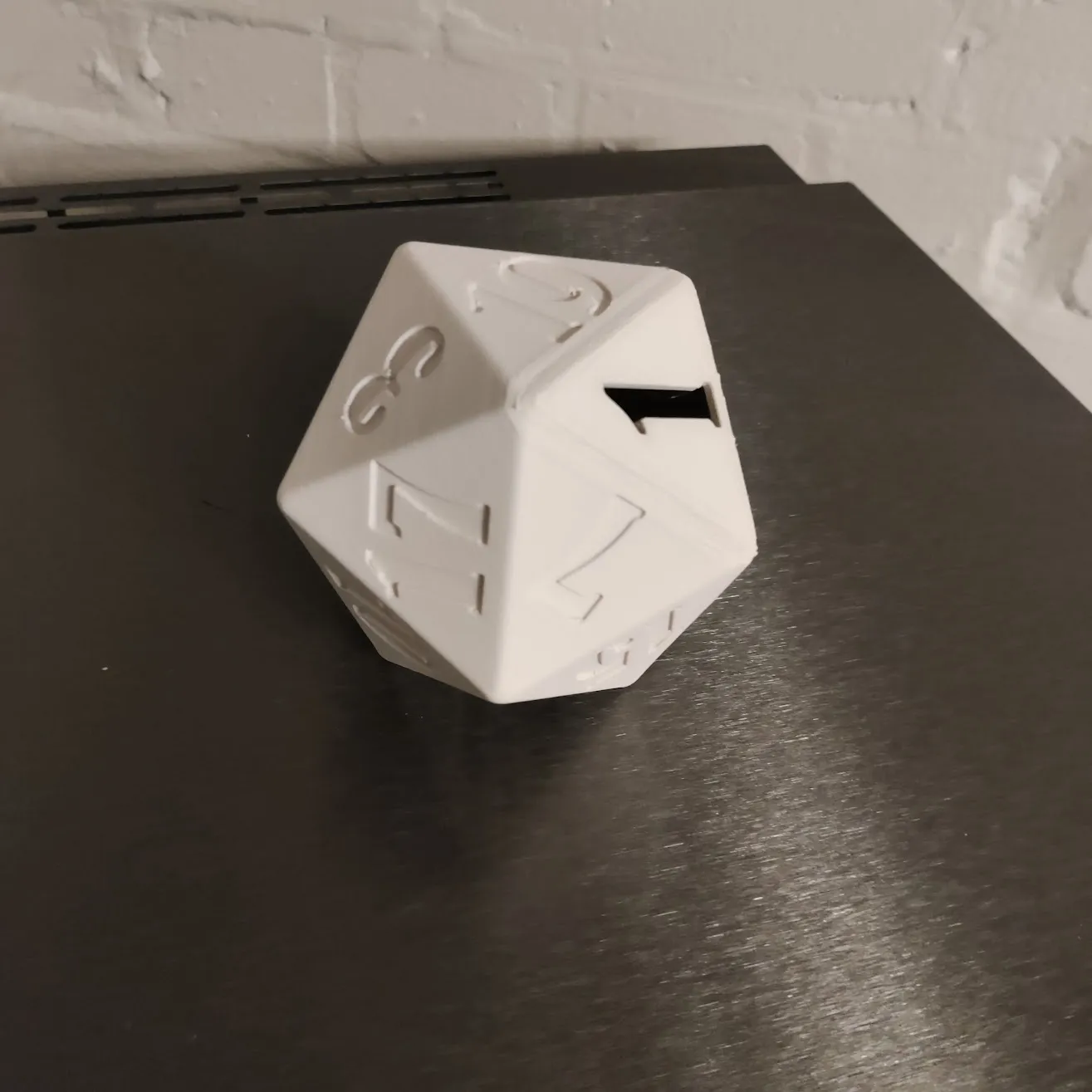 Tiêu đề D20 PiggyBank Tóm tắt Một con heo đất có hình dạng d2