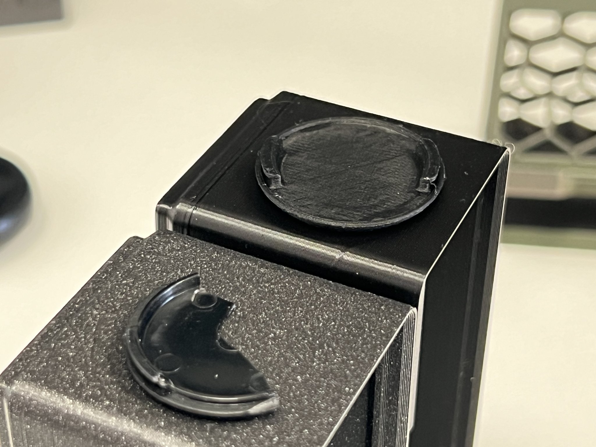 Tiêu đề Nắp pin Pokit Meter Tóm tắt Mô hình 3d nắp pin Pokit Met